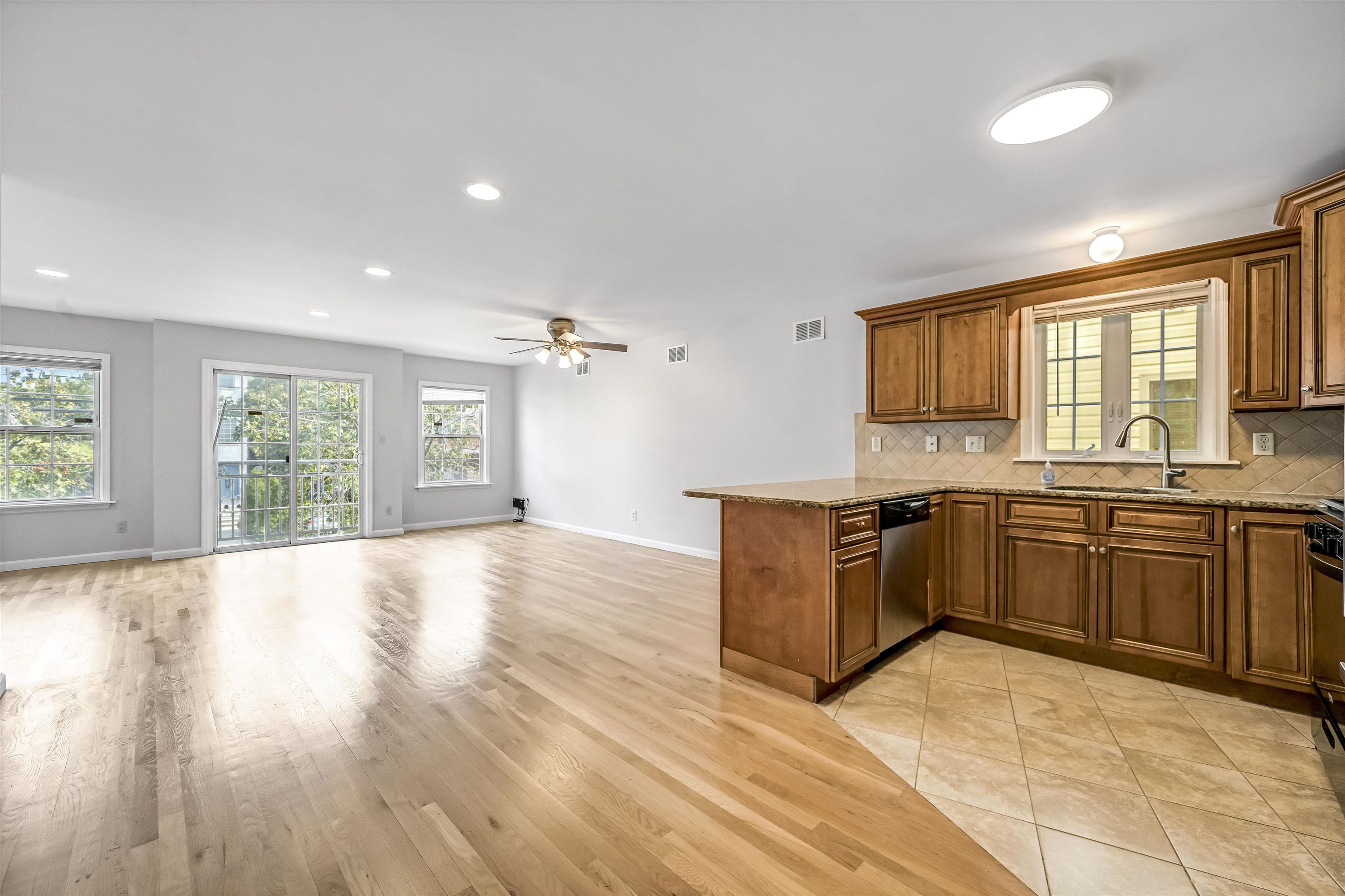 3 MONTROSE AVE Unit: 1