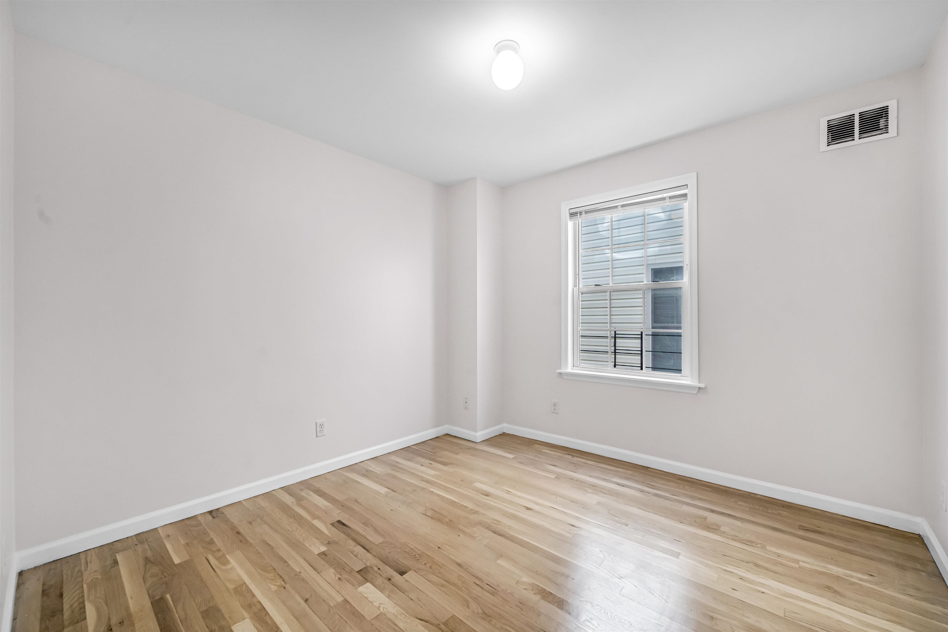 3 MONTROSE AVE Unit: 1