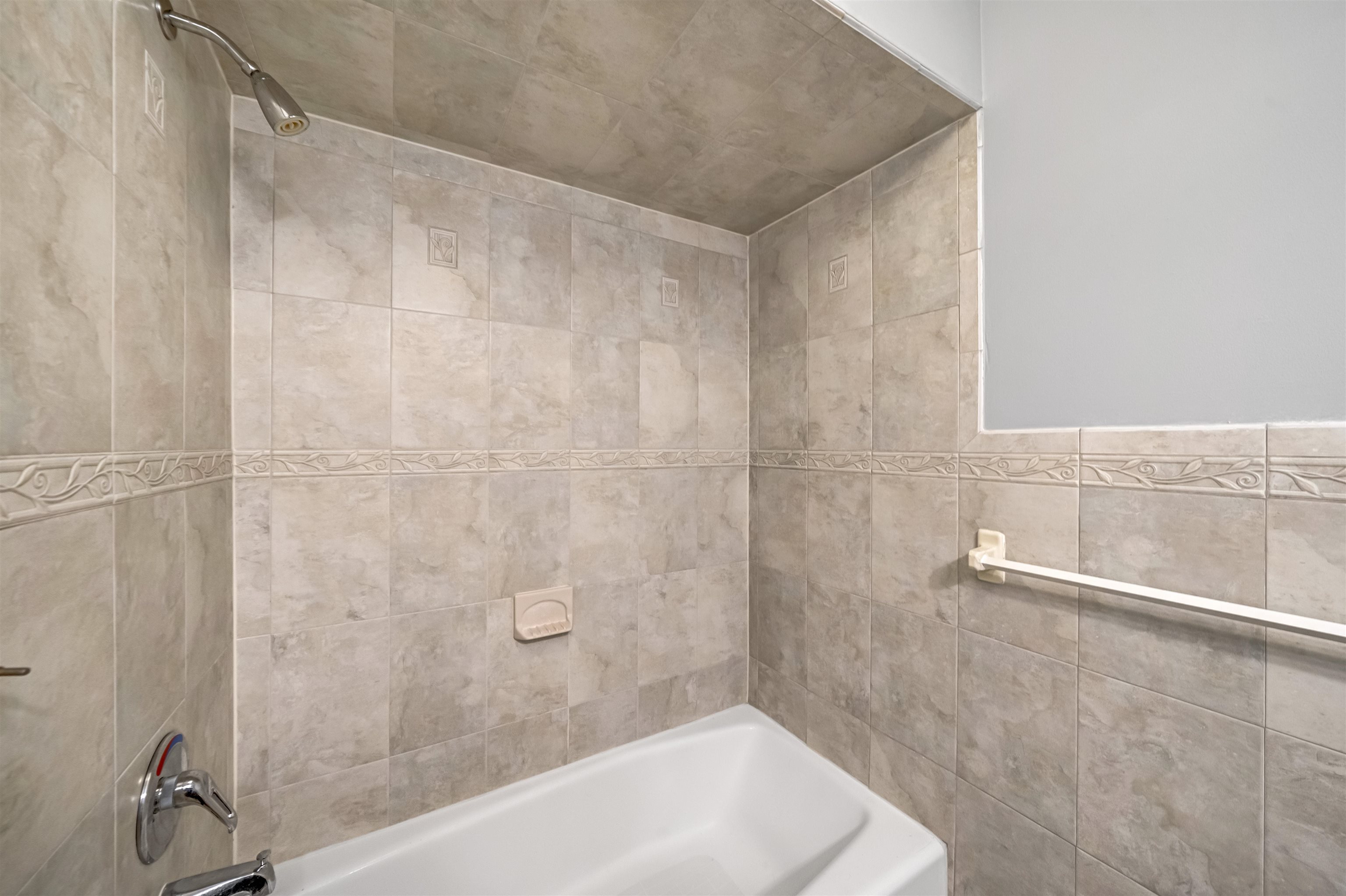 3 MONTROSE AVE Unit: 1
