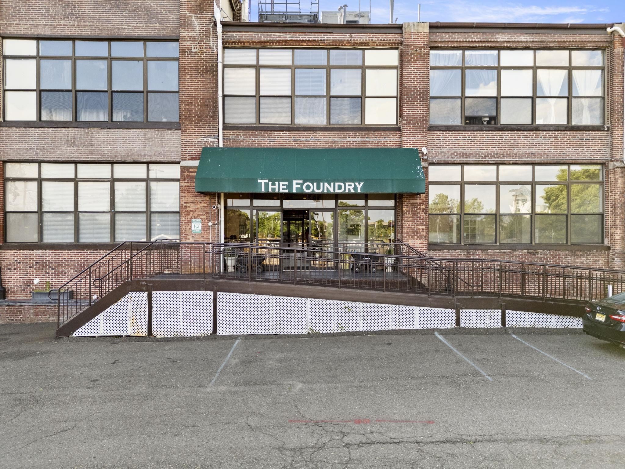 300 COMMUNIPAW AVE Unit: 203