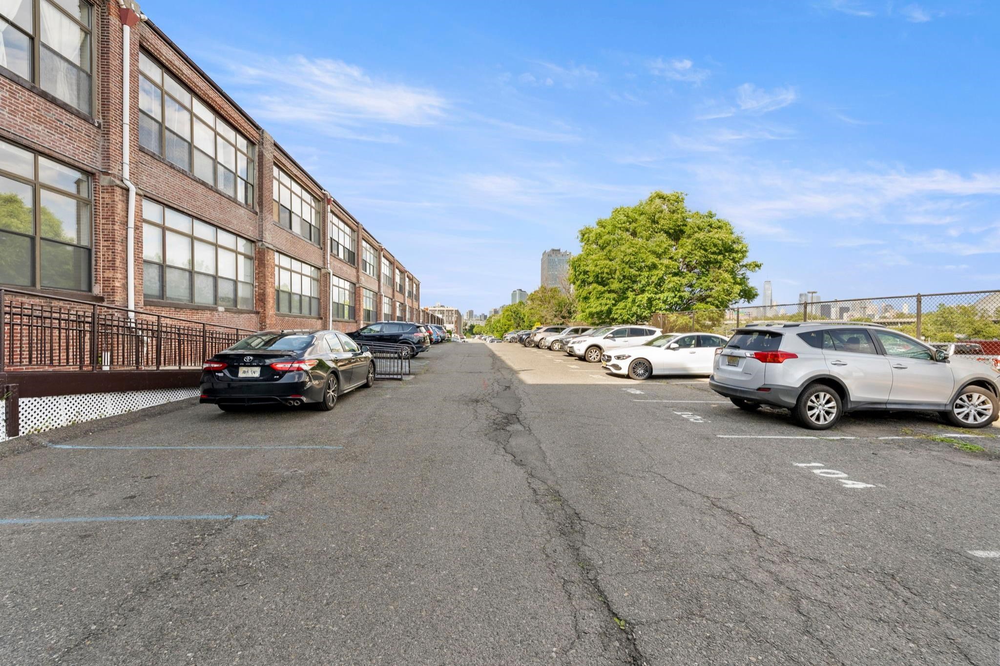300 COMMUNIPAW AVE Unit: 203