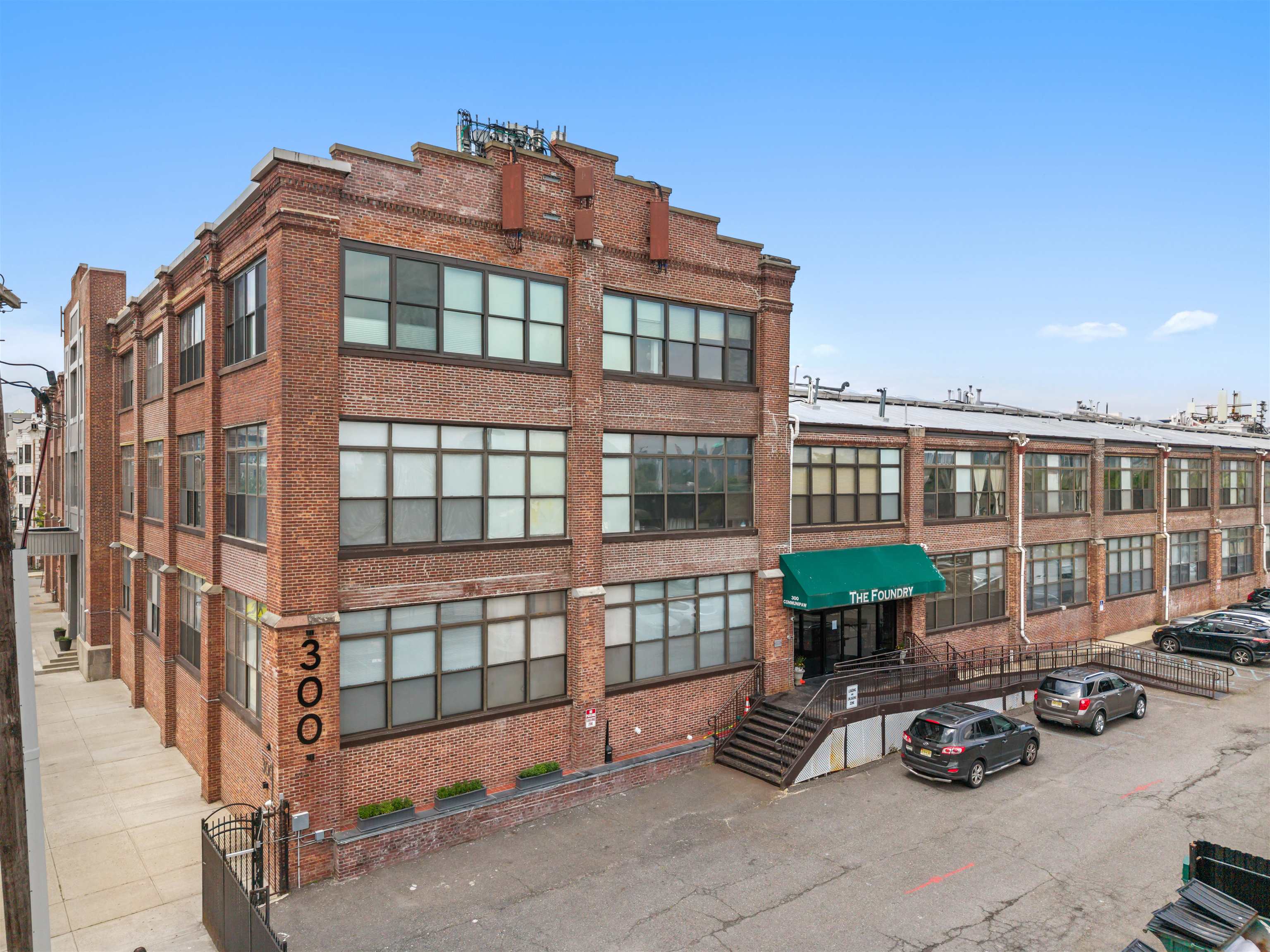 300 COMMUNIPAW AVE Unit: 203