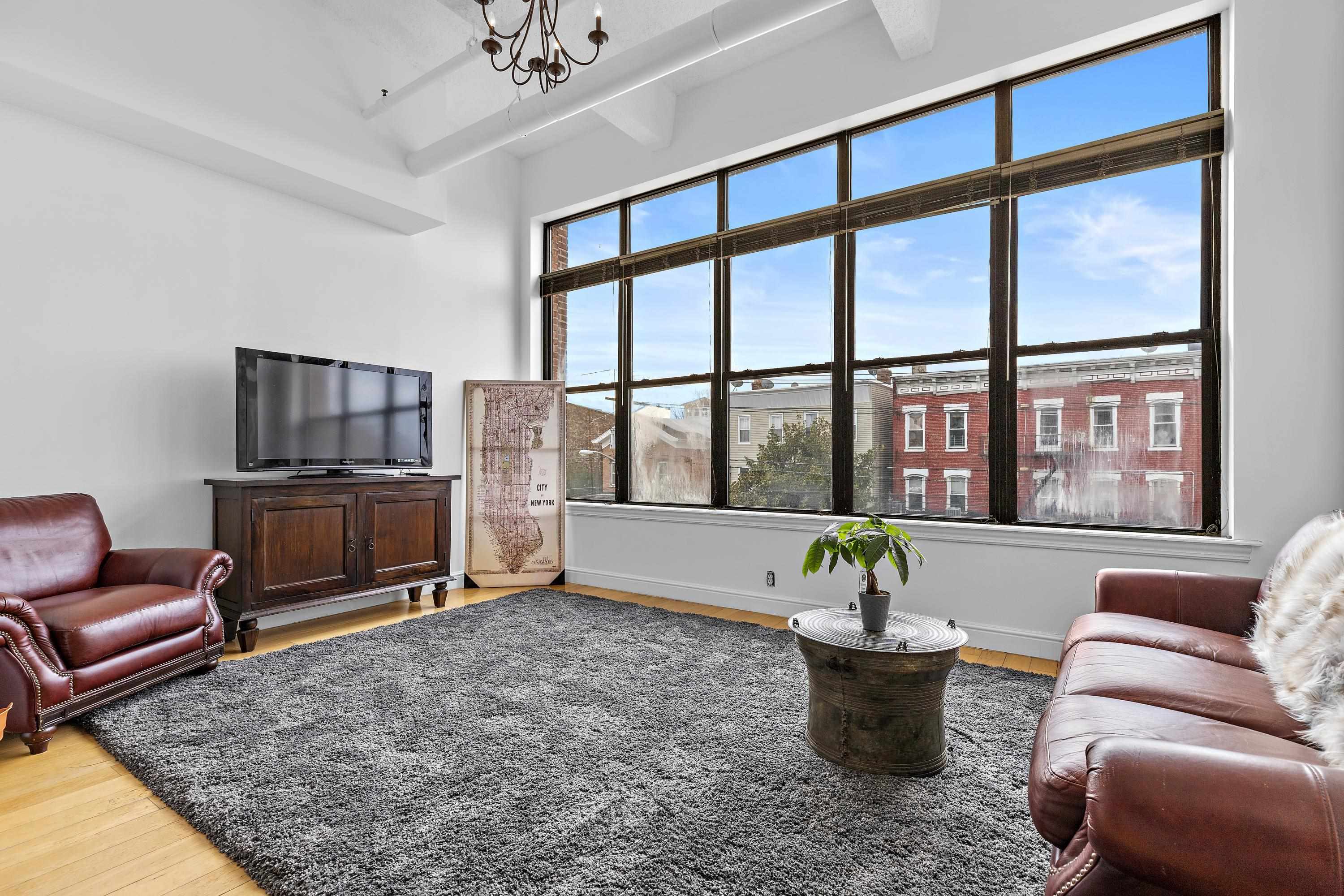 300 COMMUNIPAW AVE Unit: 203