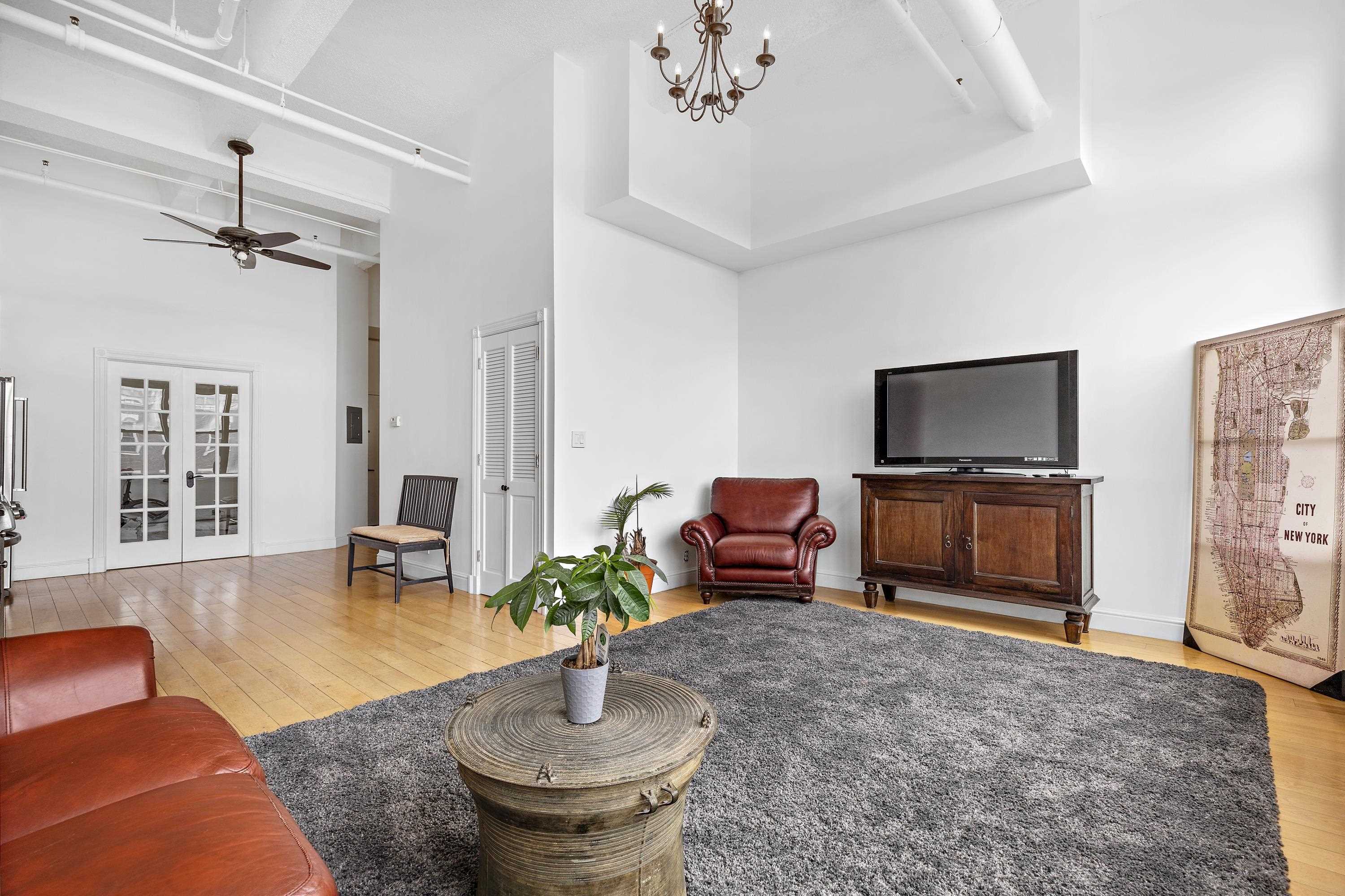 300 COMMUNIPAW AVE Unit: 203