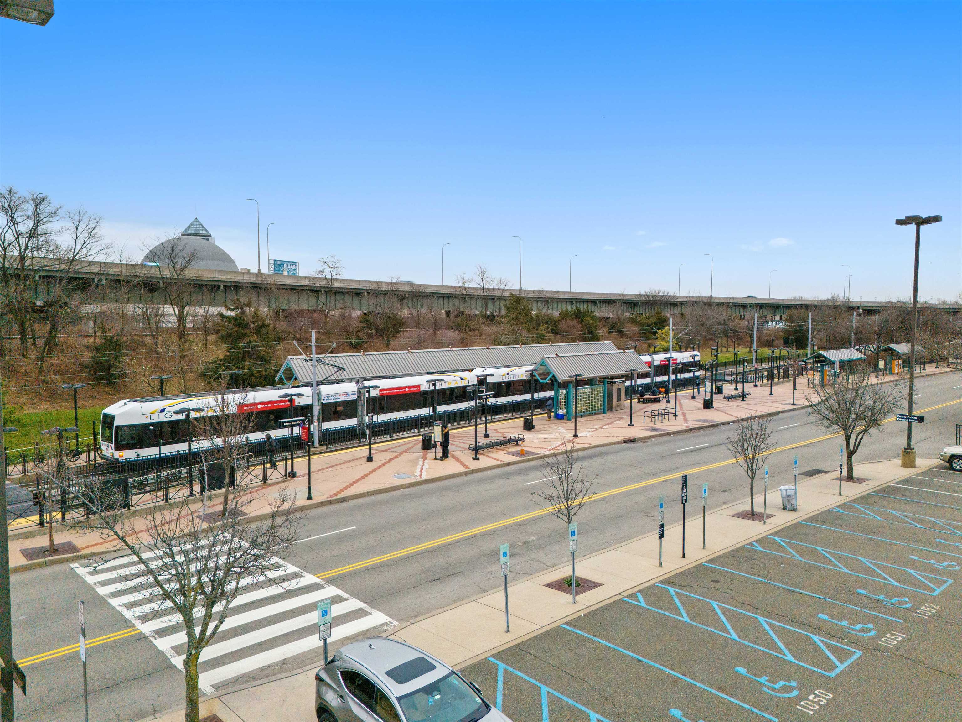 300 COMMUNIPAW AVE Unit: 4