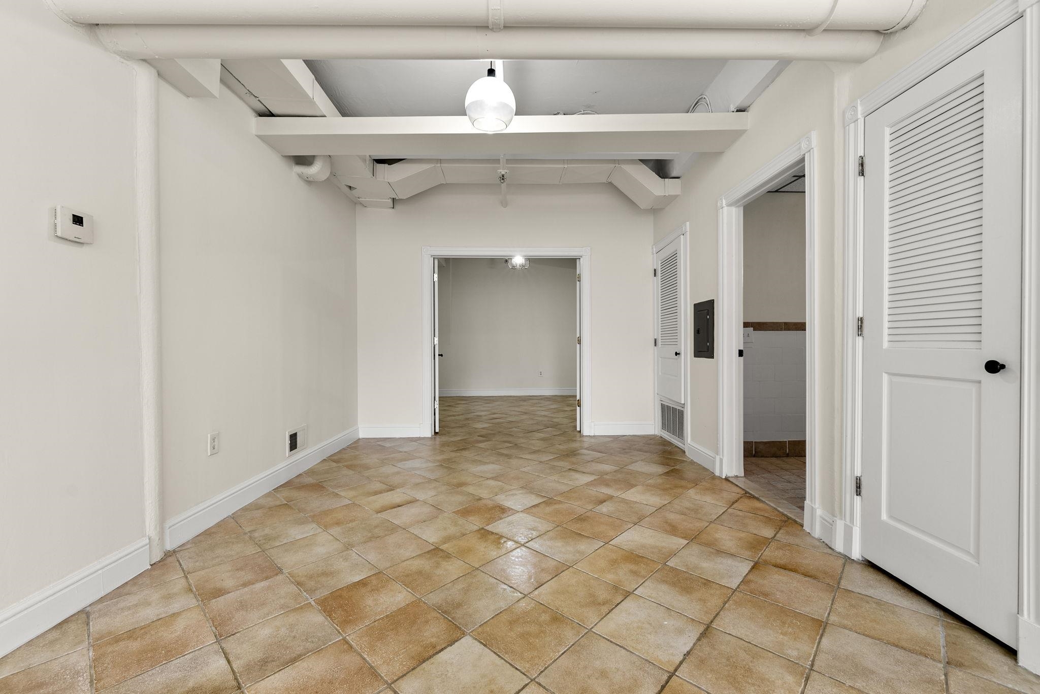 300 COMMUNIPAW AVE Unit: 4