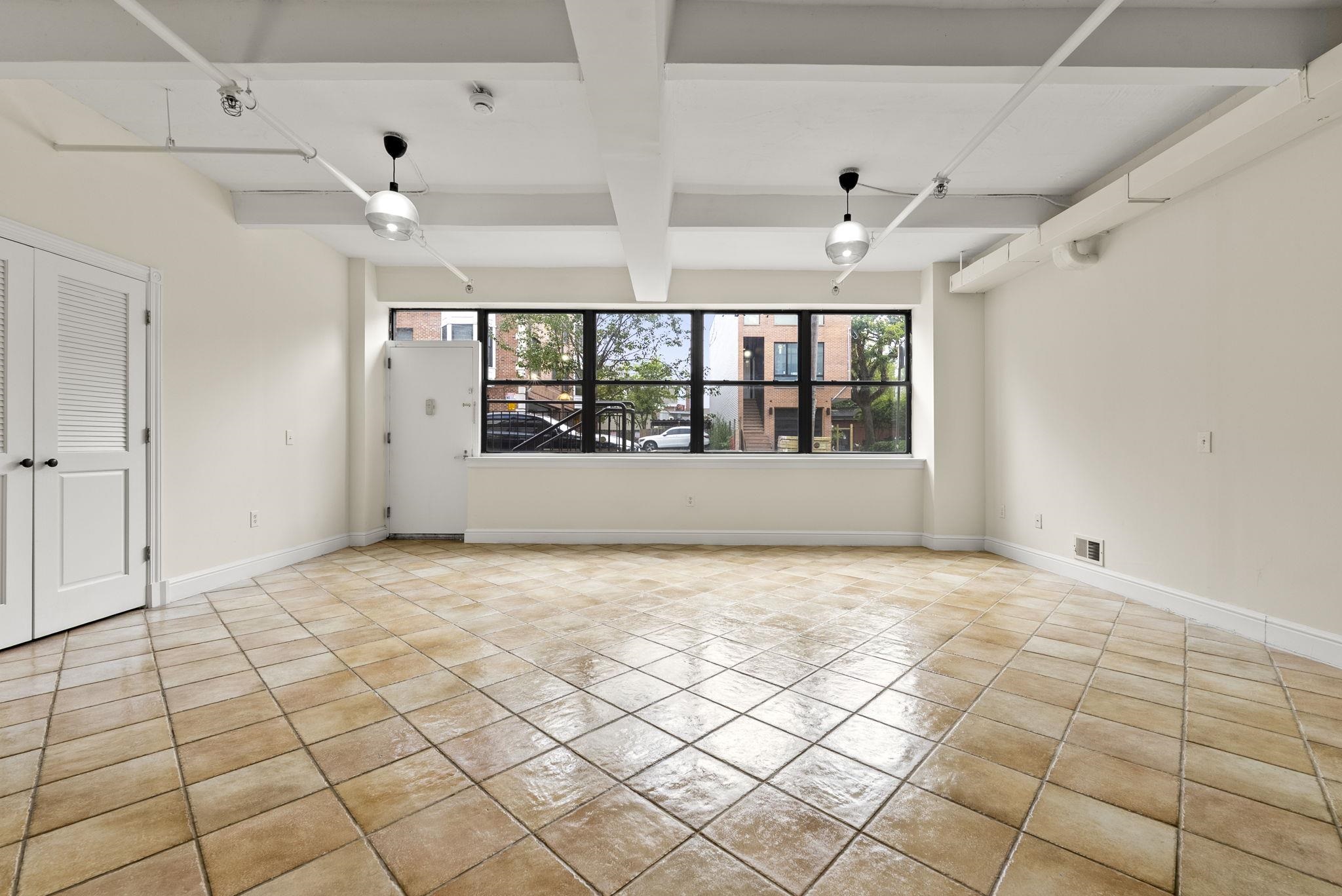 300 COMMUNIPAW AVE Unit: 4