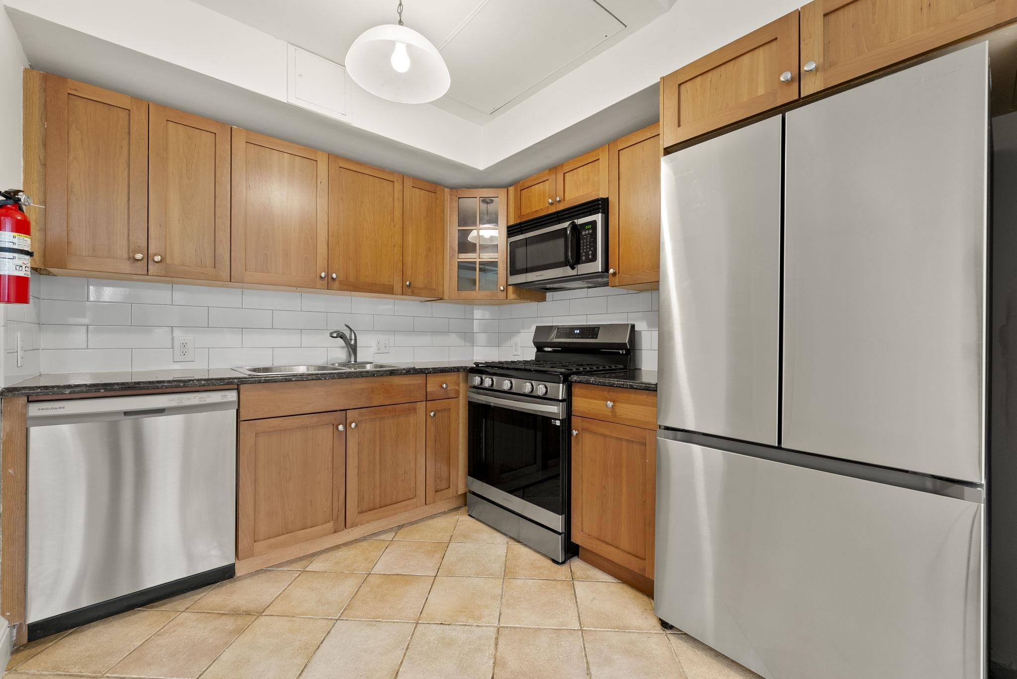 300 COMMUNIPAW AVE Unit: 4