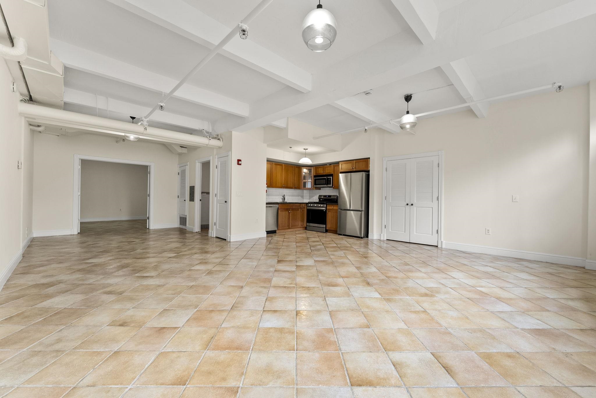 300 COMMUNIPAW AVE Unit: 4