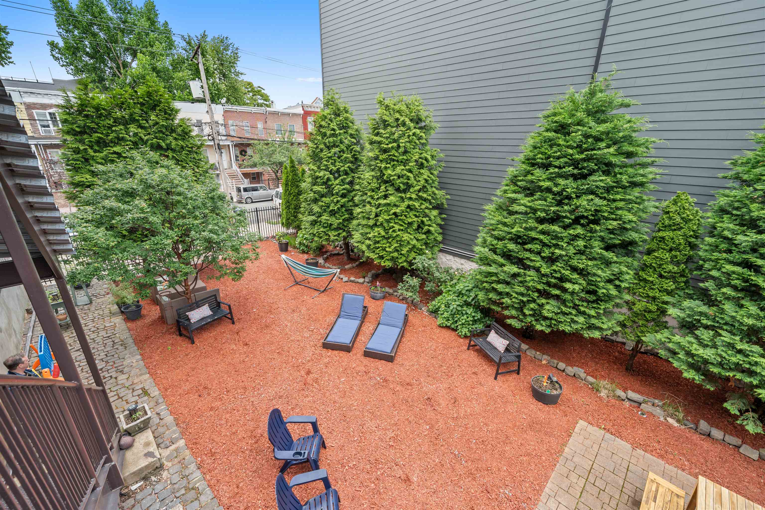 300 COMMUNIPAW AVE Unit: 4
