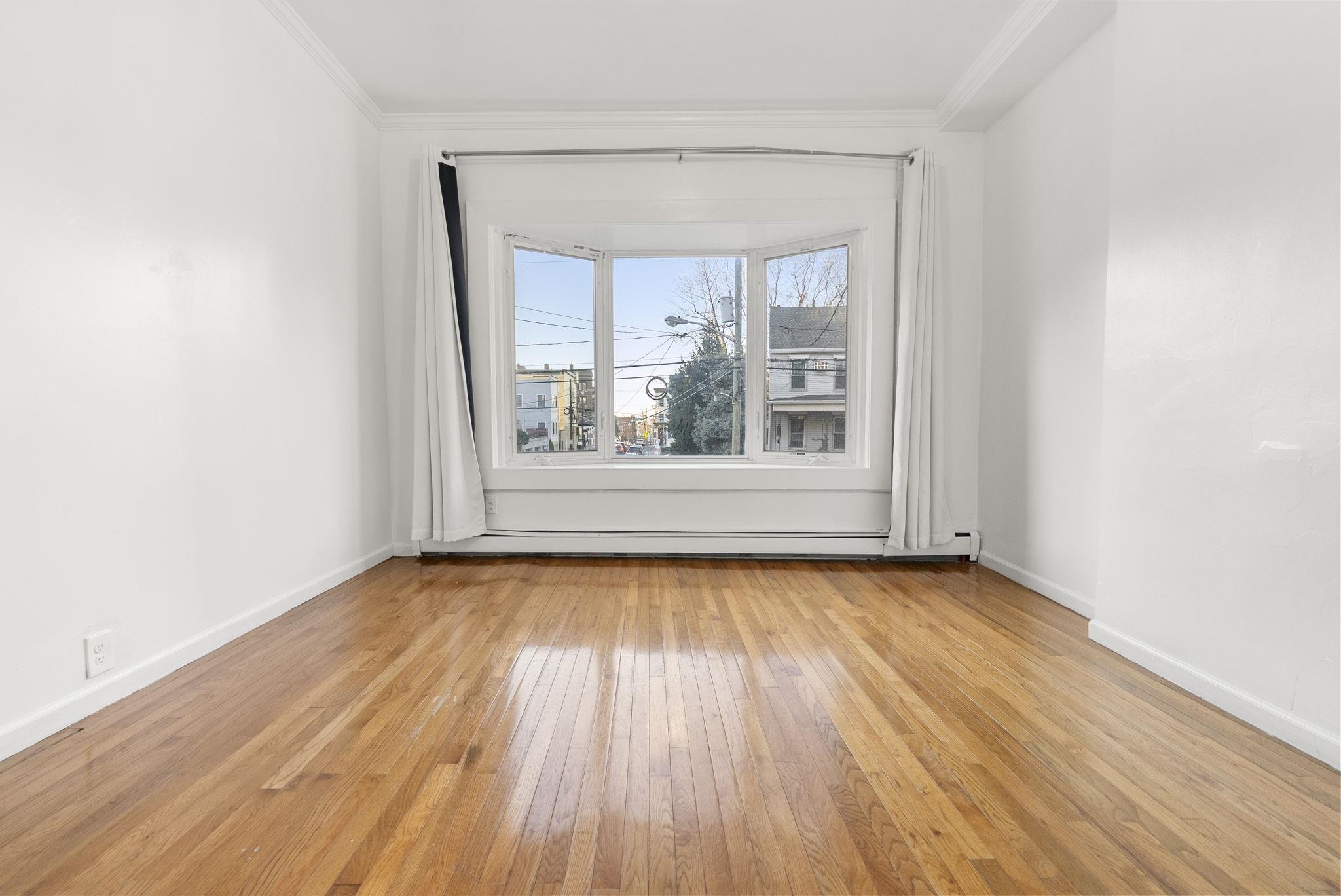 40 VAN REYPEN ST