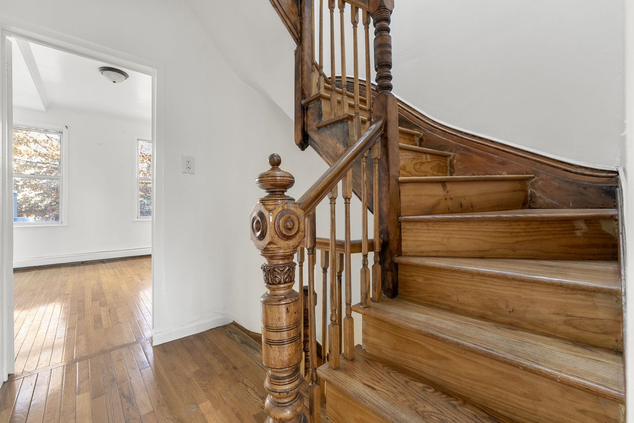 40 VAN REYPEN ST