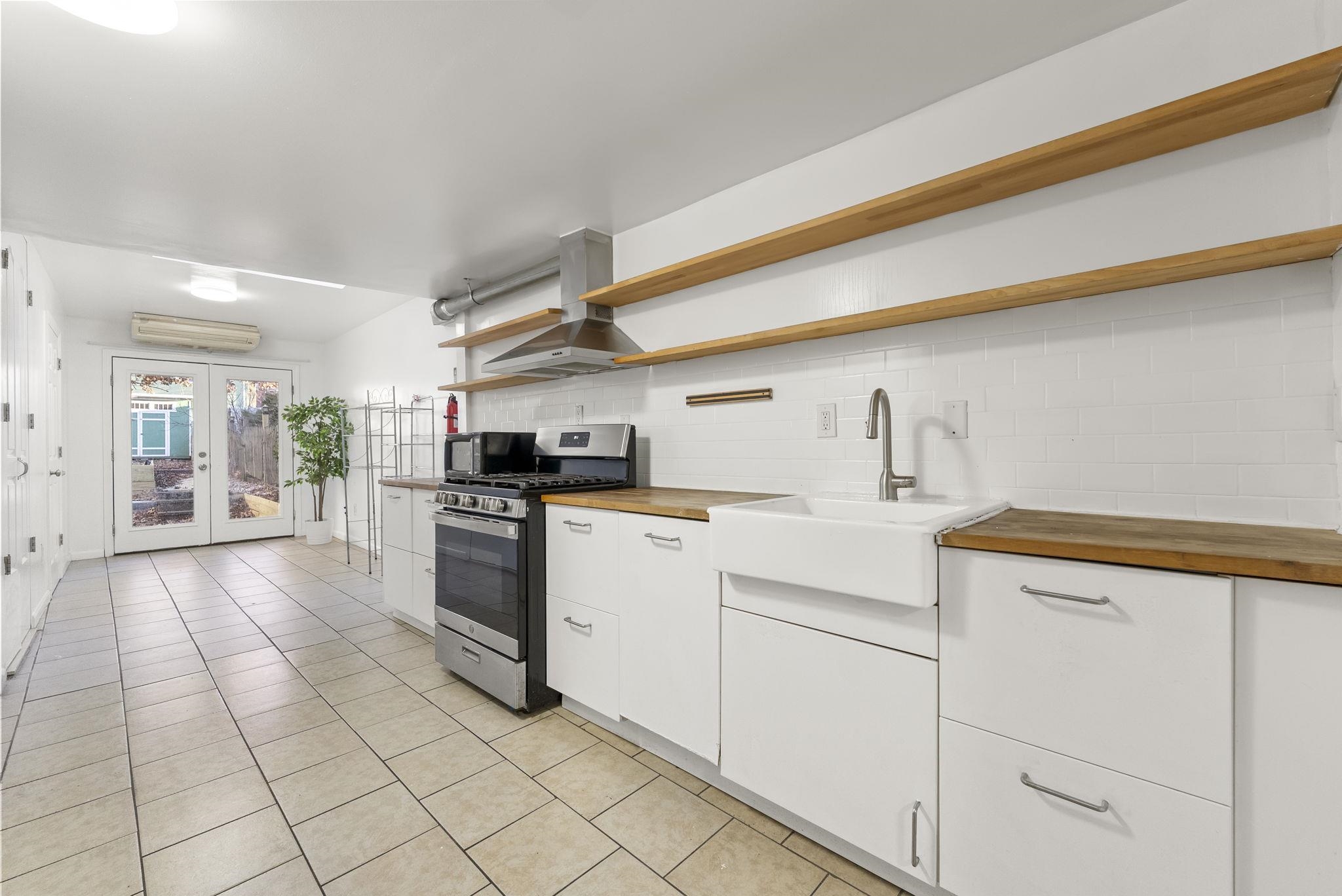 40 VAN REYPEN ST