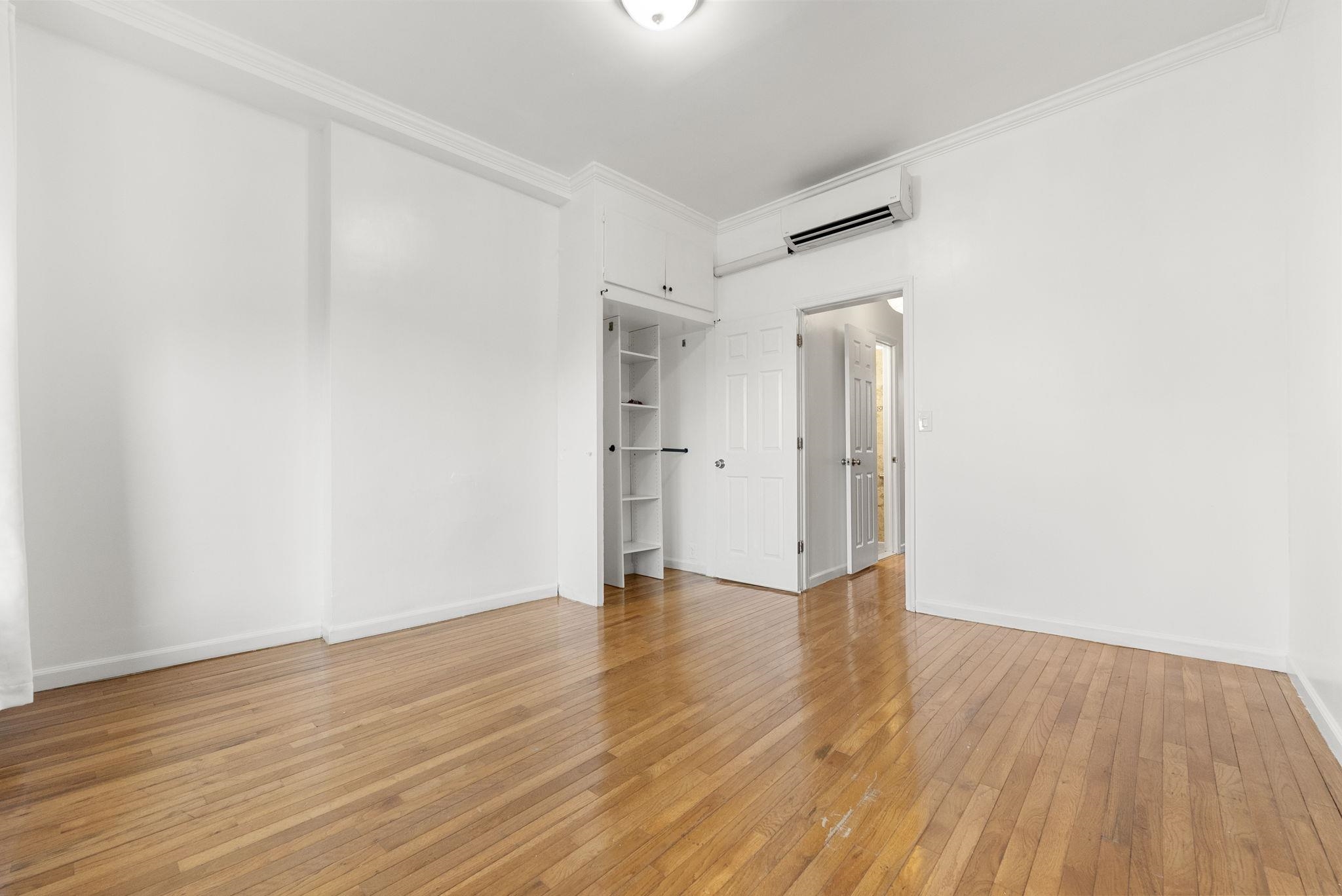 40 VAN REYPEN ST
