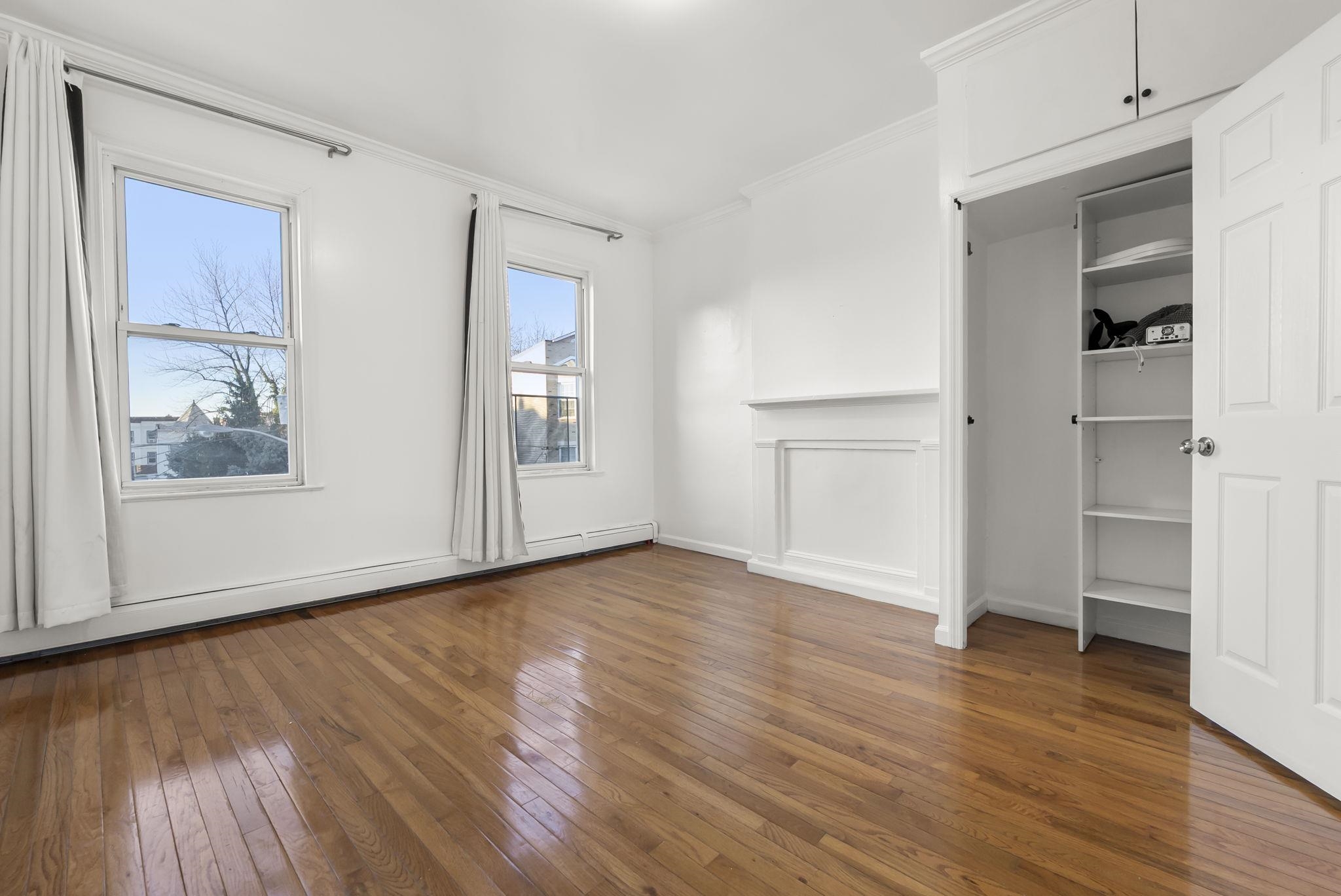 40 VAN REYPEN ST