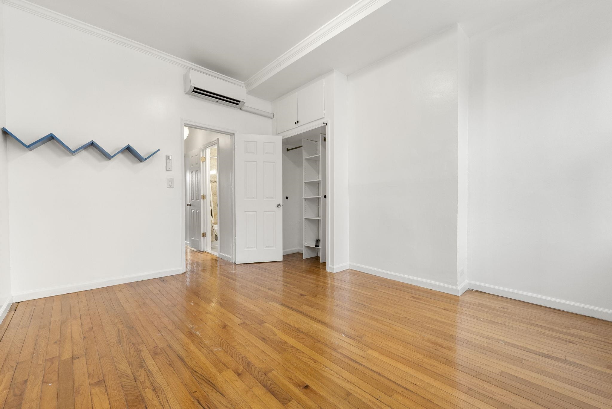 40 VAN REYPEN ST