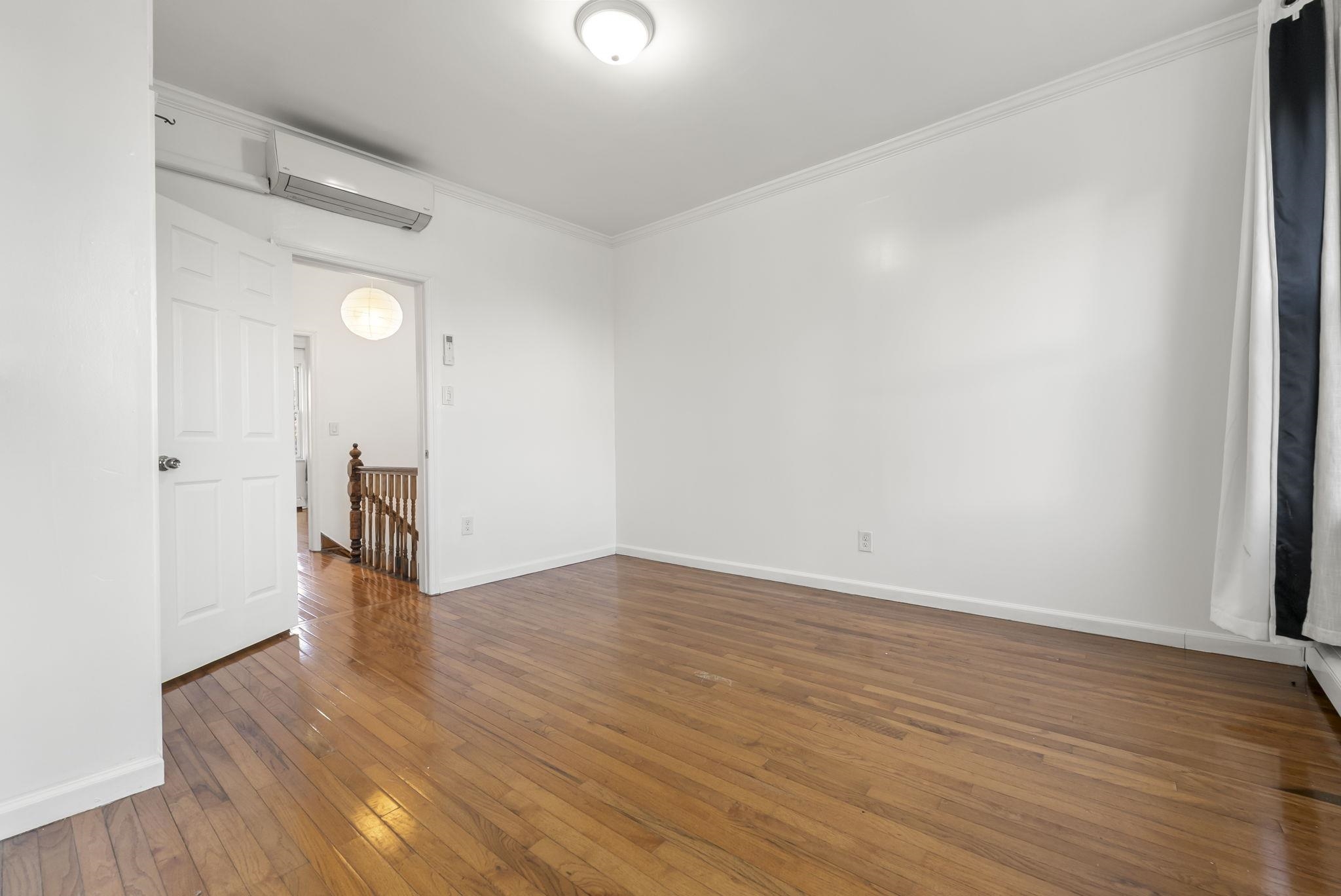 40 VAN REYPEN ST