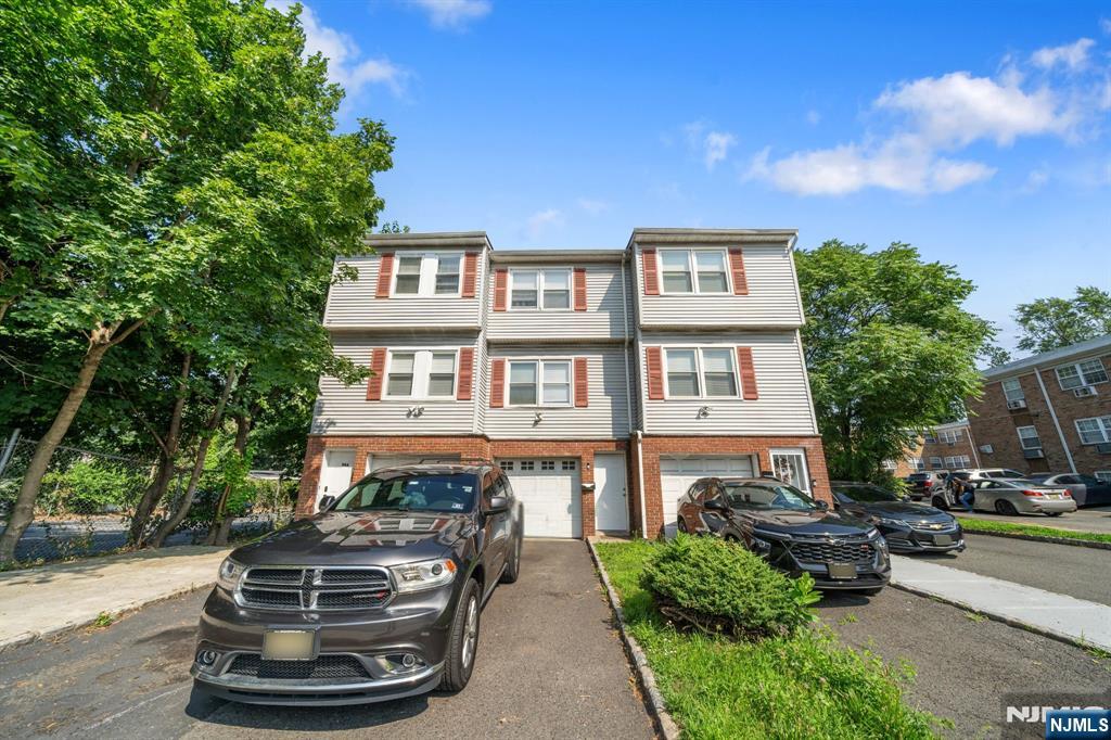 98 Hillyer Street 2B