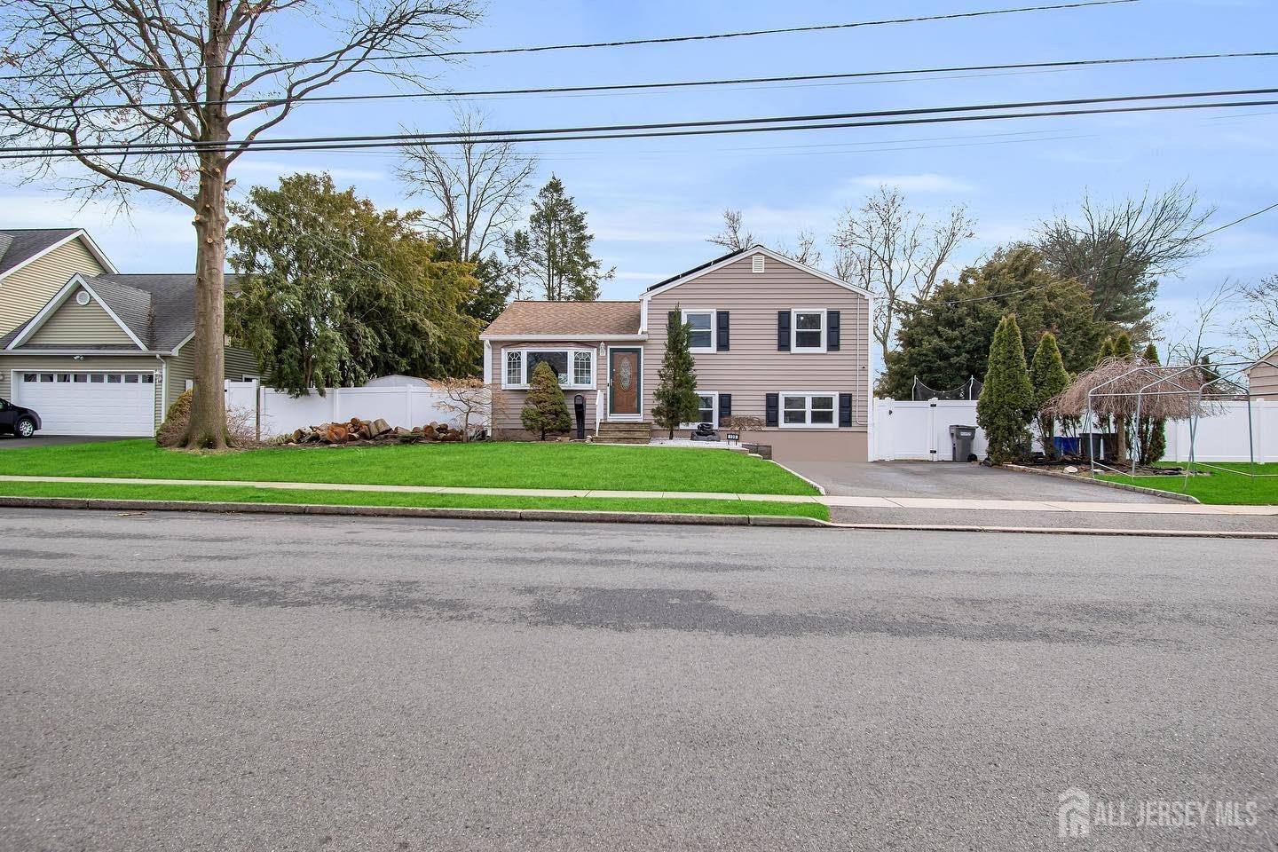 139 West Elmwood Drive