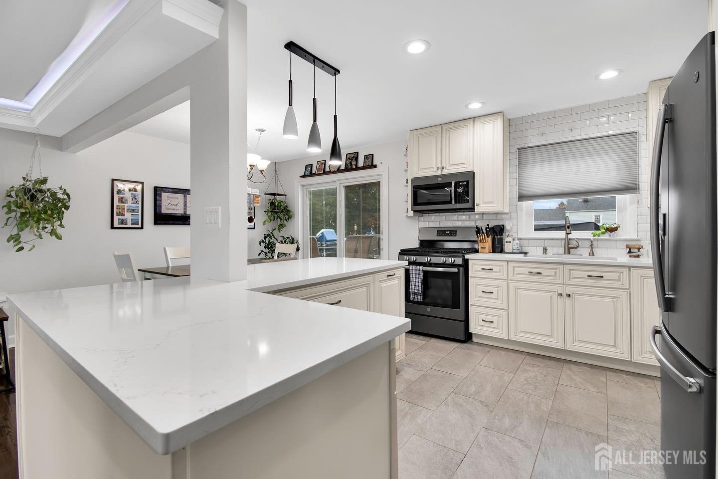 139 West Elmwood Drive