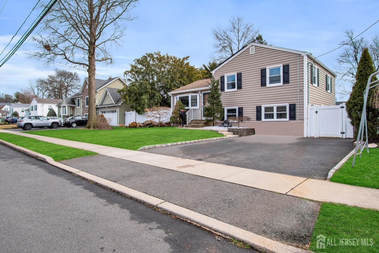139 West Elmwood Drive