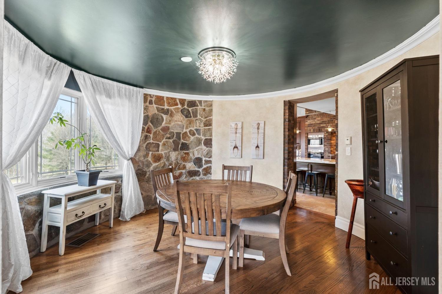 13 Eagle Nest Road