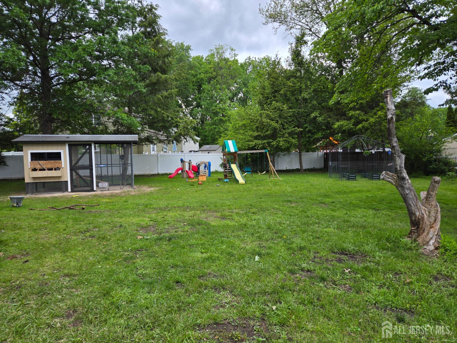 305 Oak Tree Avenue