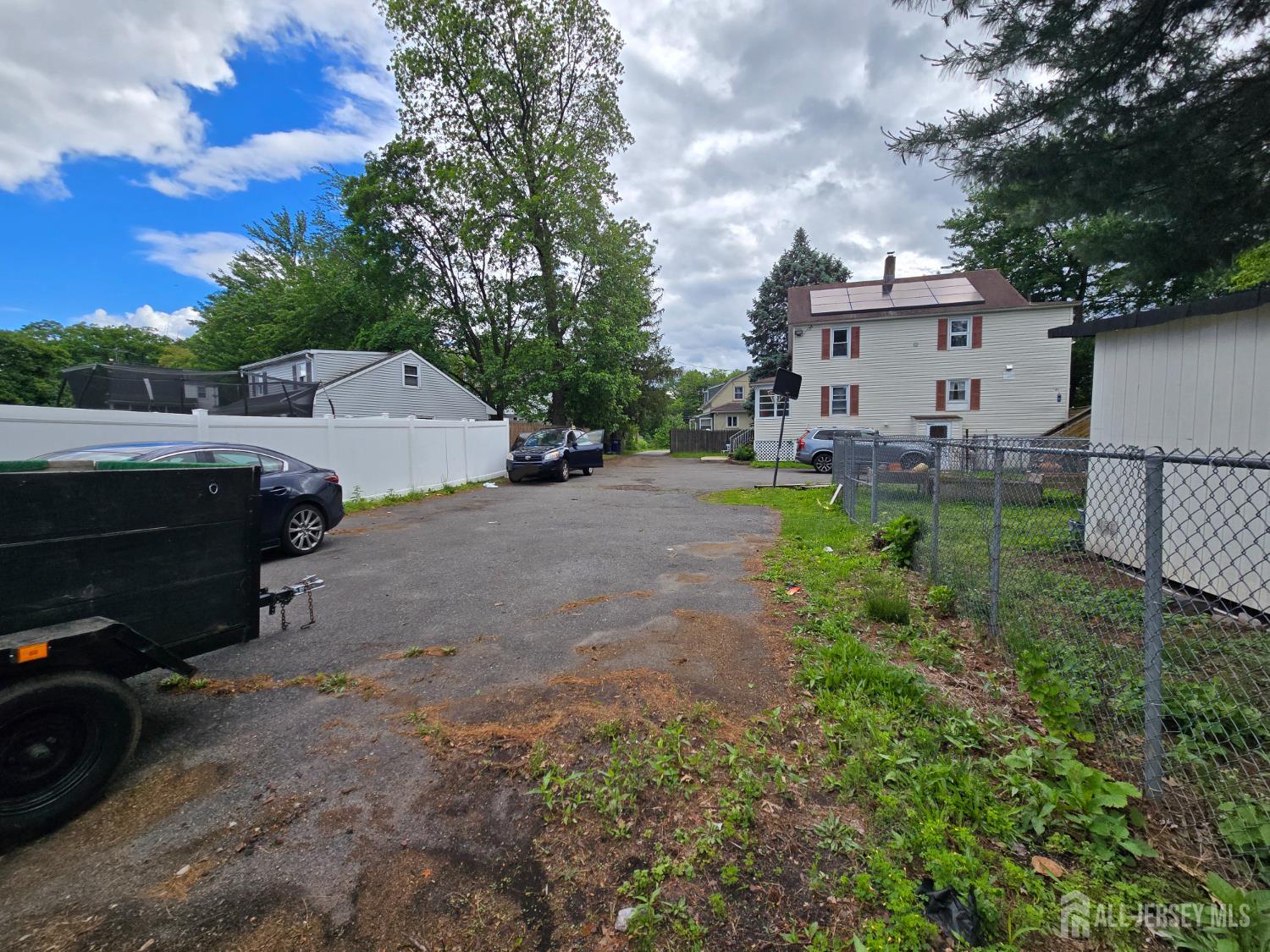 305 Oak Tree Avenue