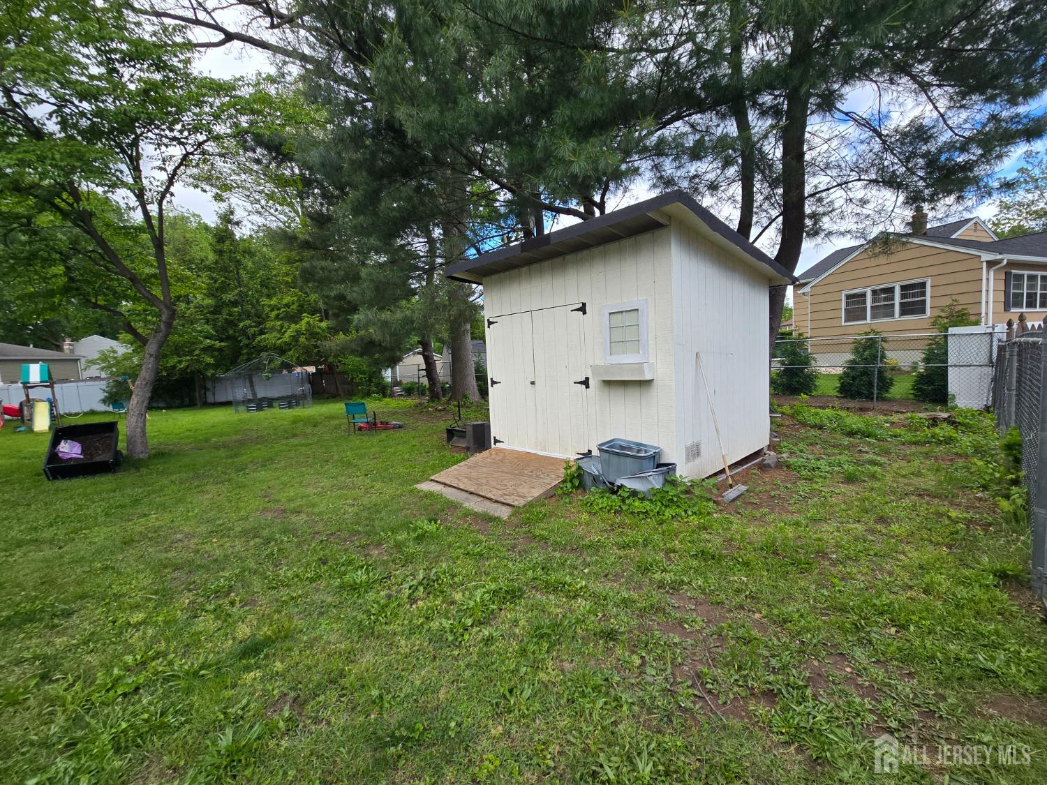 305 Oak Tree Avenue