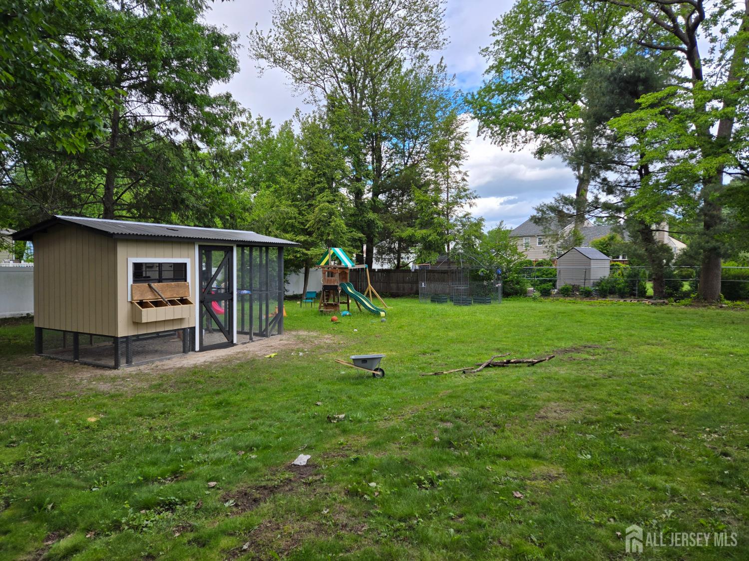 305 Oak Tree Avenue
