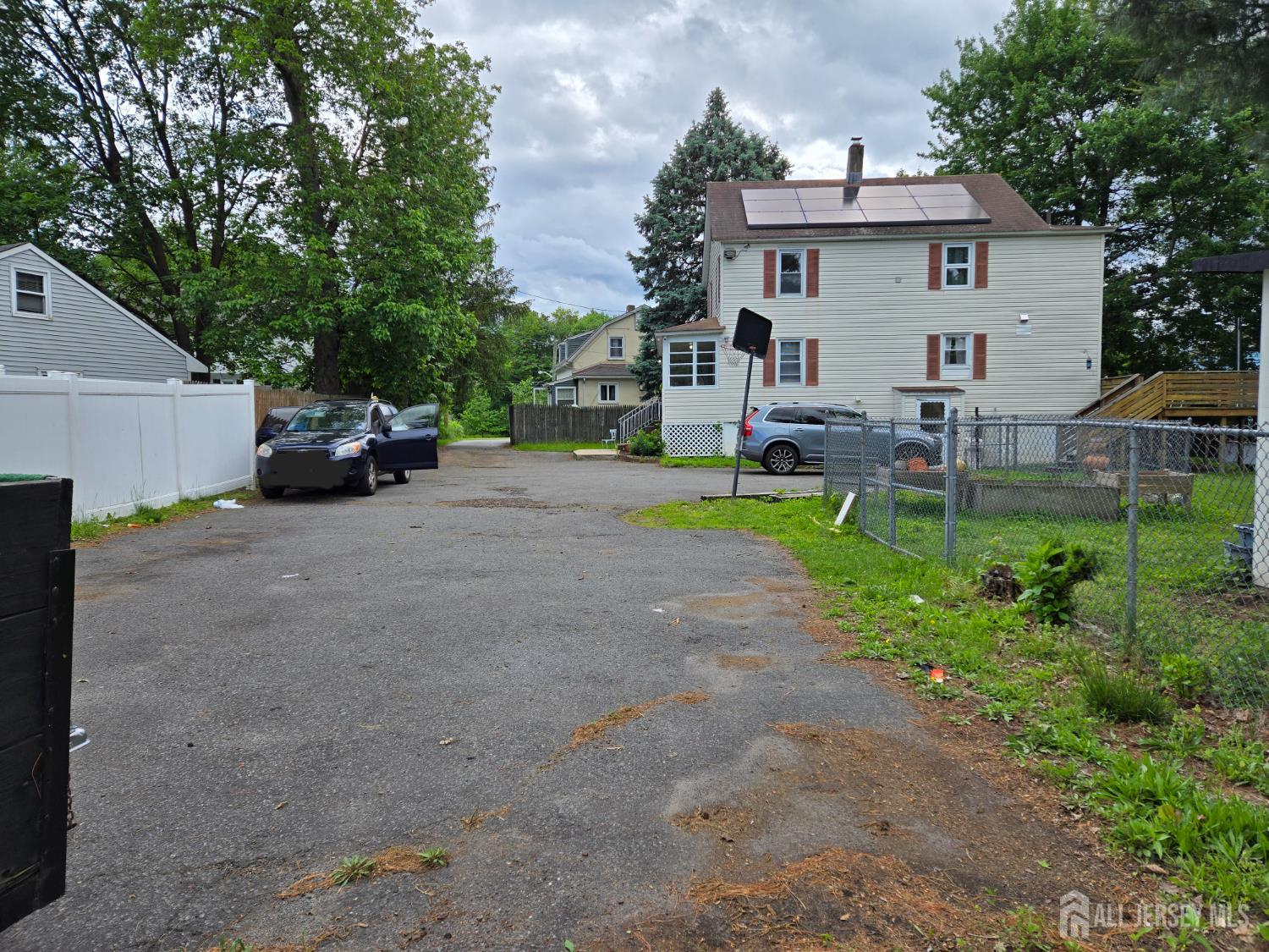 305 Oak Tree Avenue