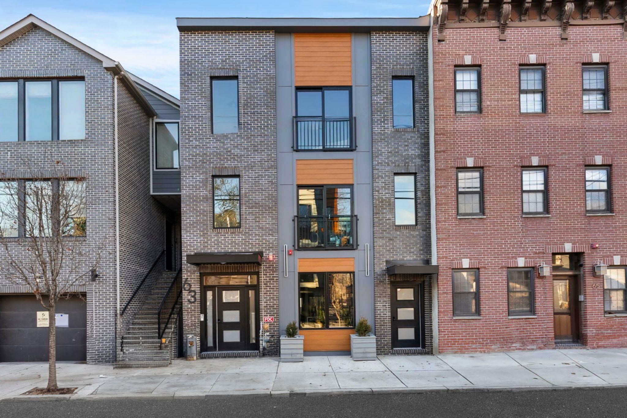 63 WEBSTER AVE Unit: 2