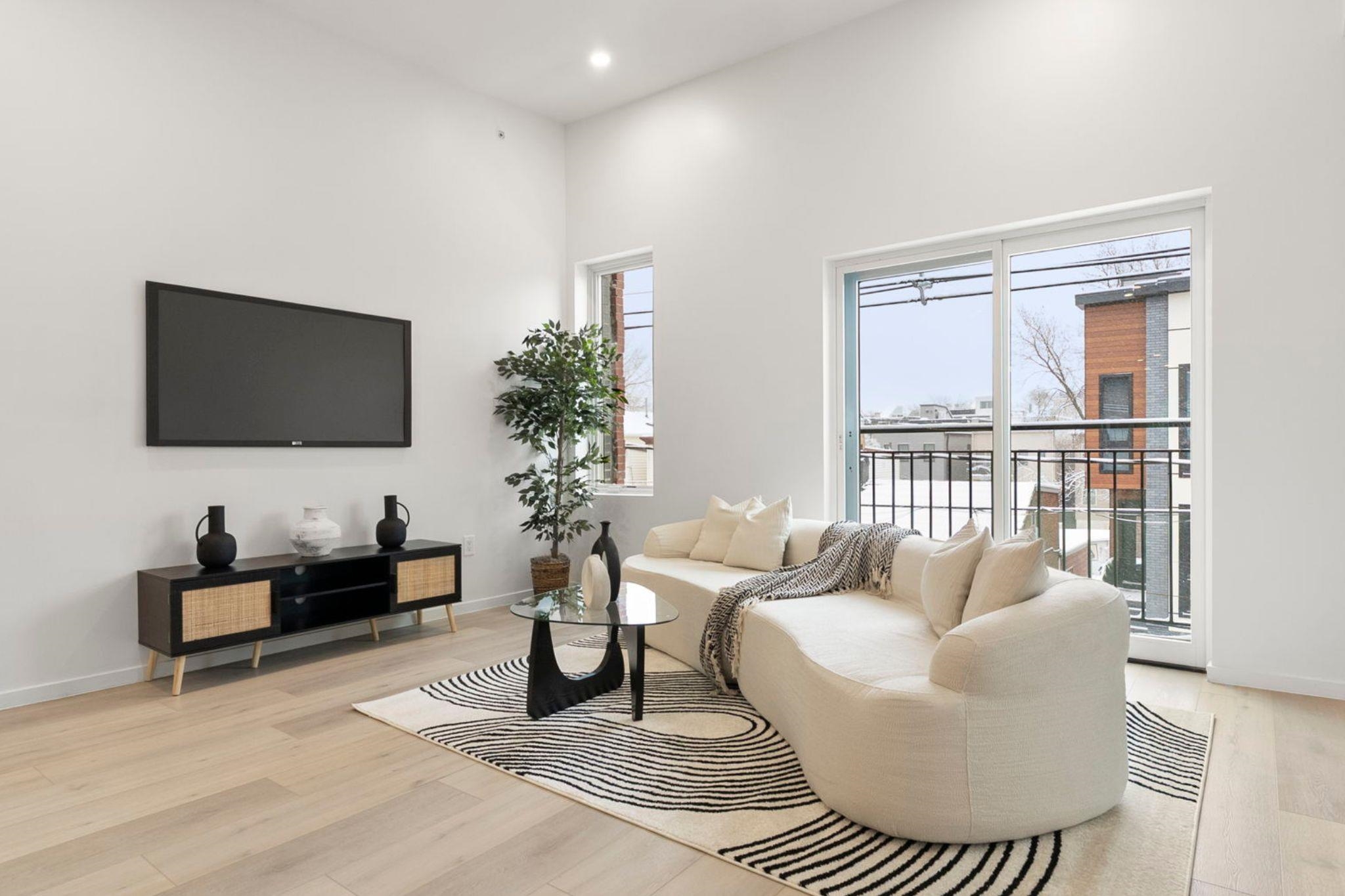 63 WEBSTER AVE Unit: 3