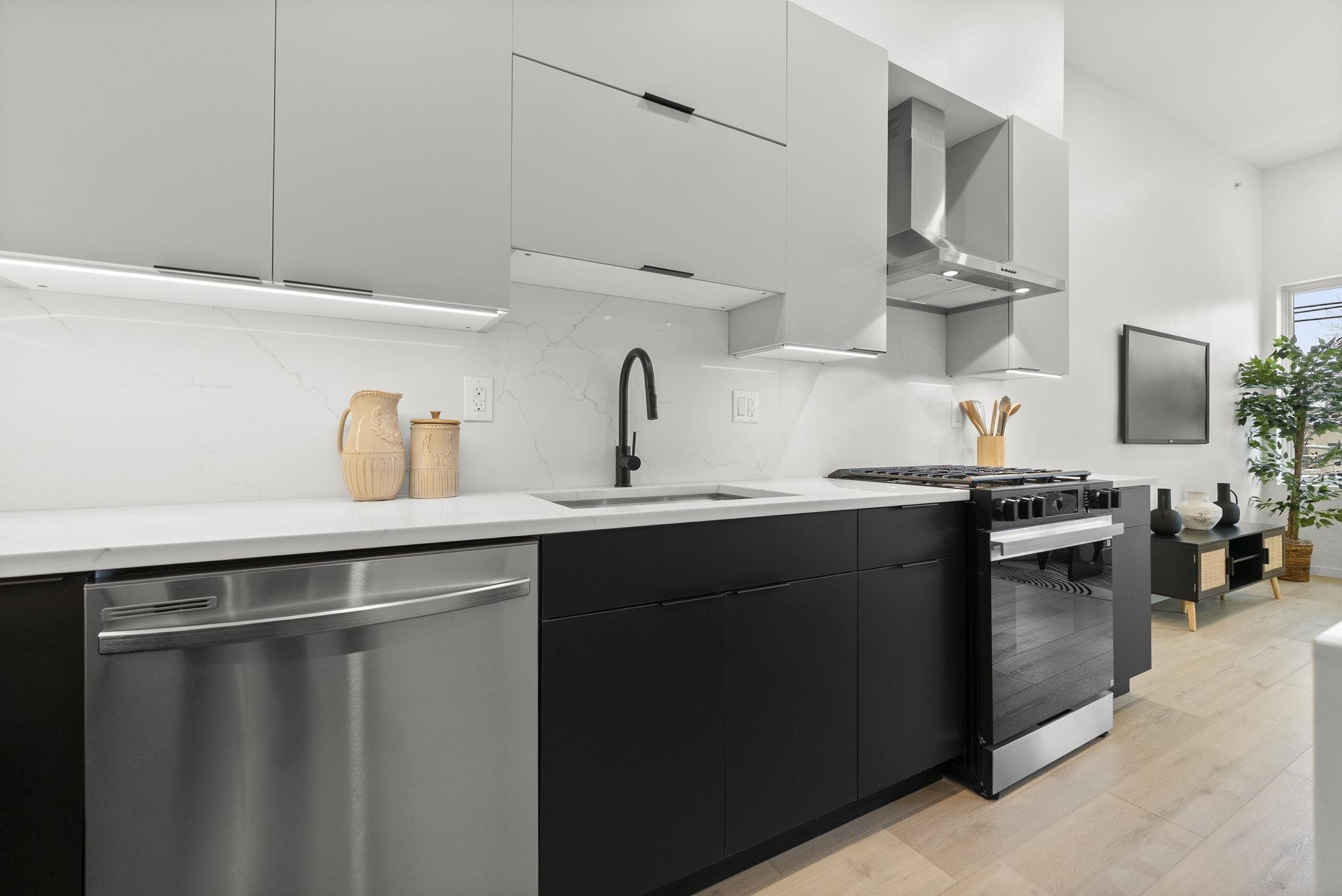 63 WEBSTER AVE Unit: 3