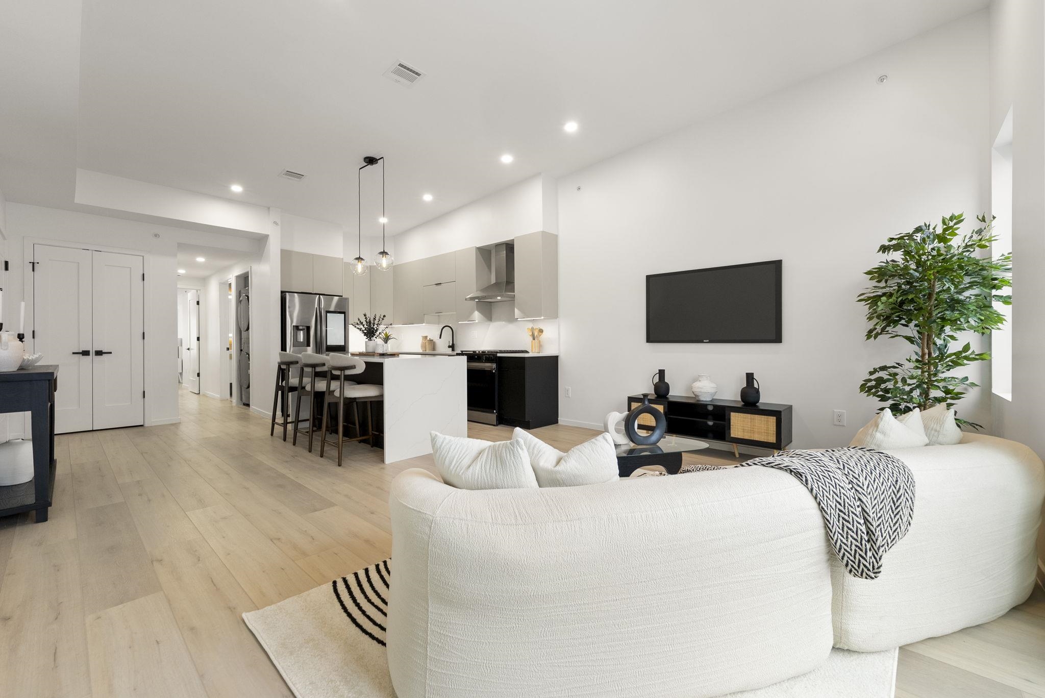 63 WEBSTER AVE Unit: 3