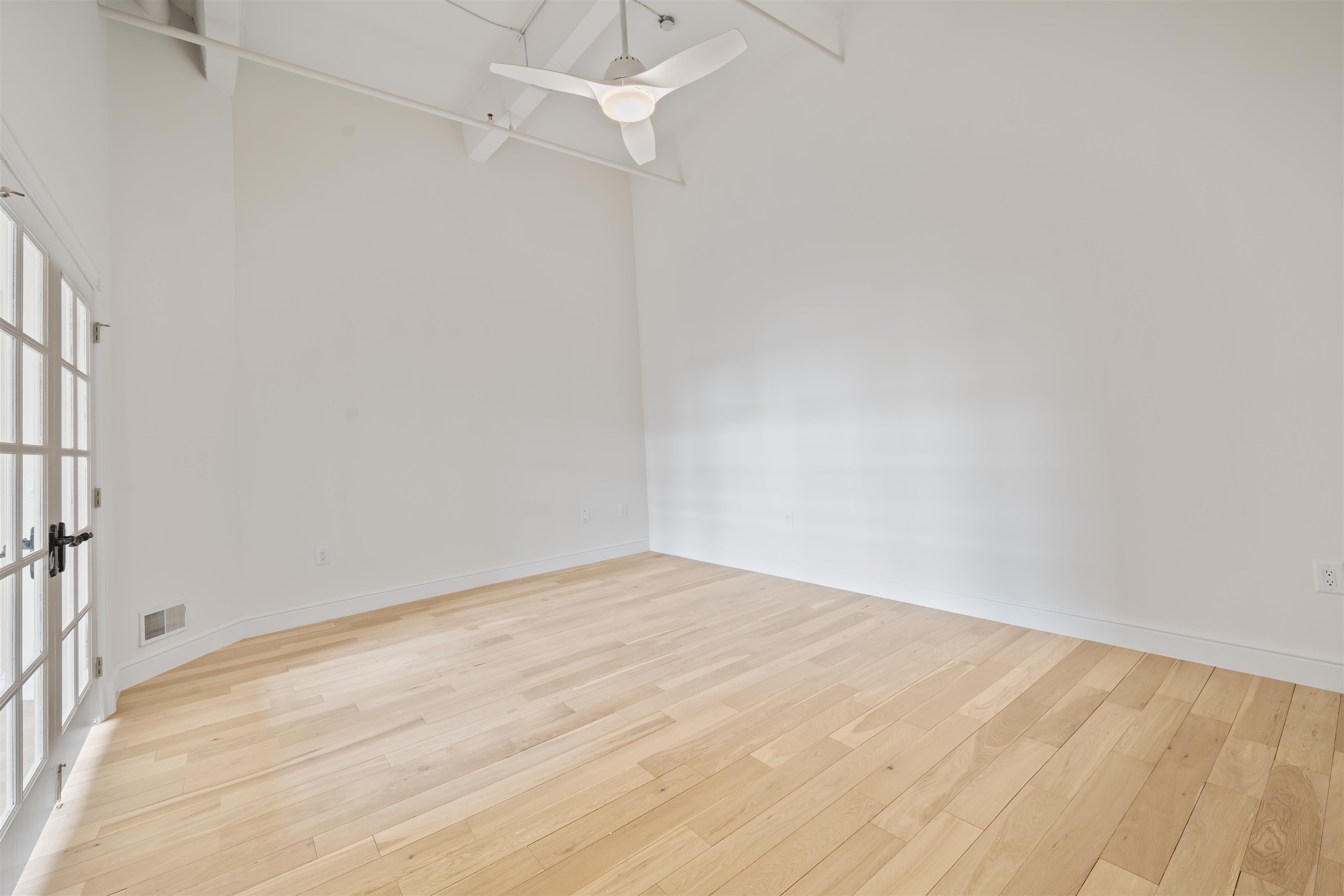 300 COMMUNIPAW AVE Unit: 124