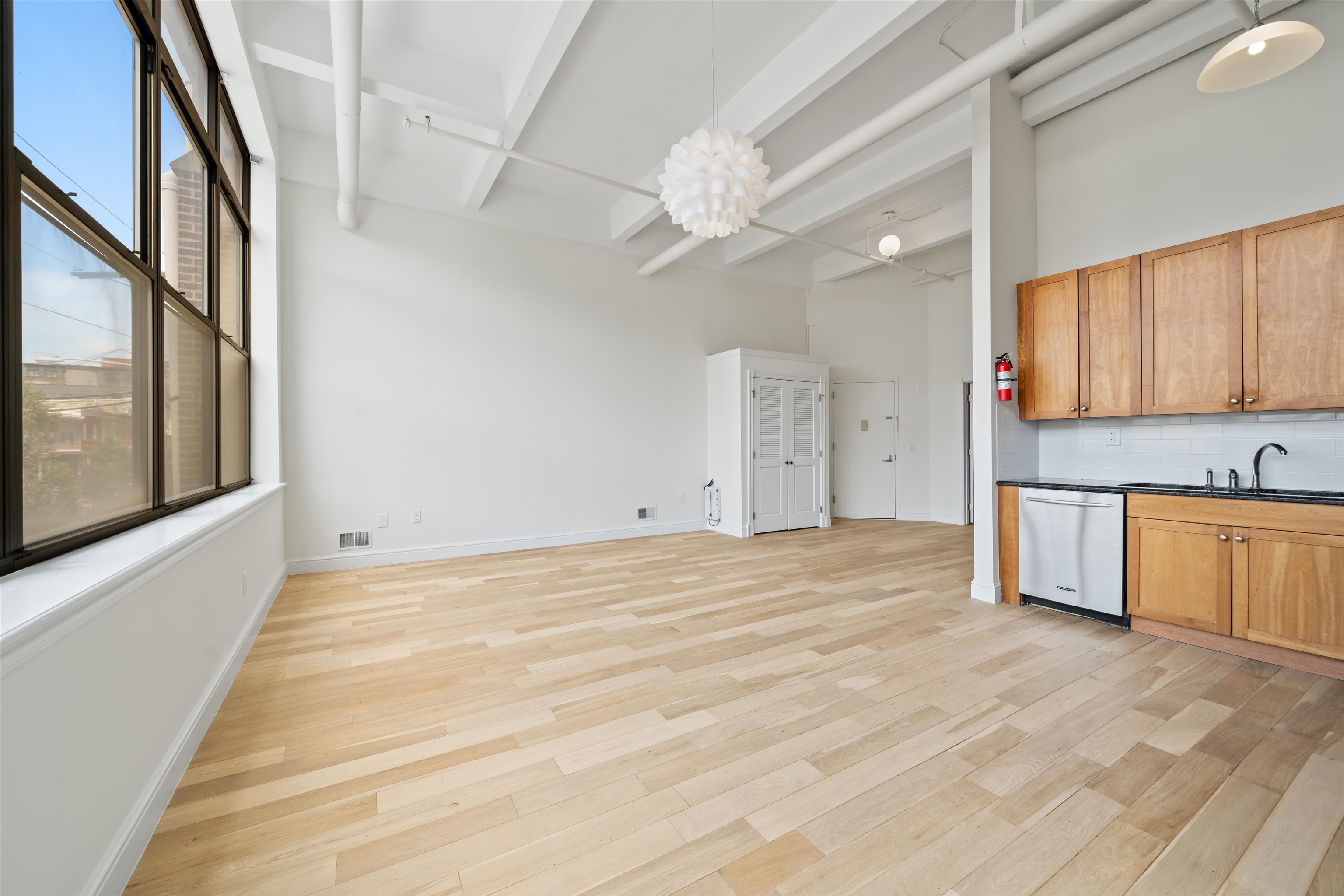 300 COMMUNIPAW AVE Unit: 124