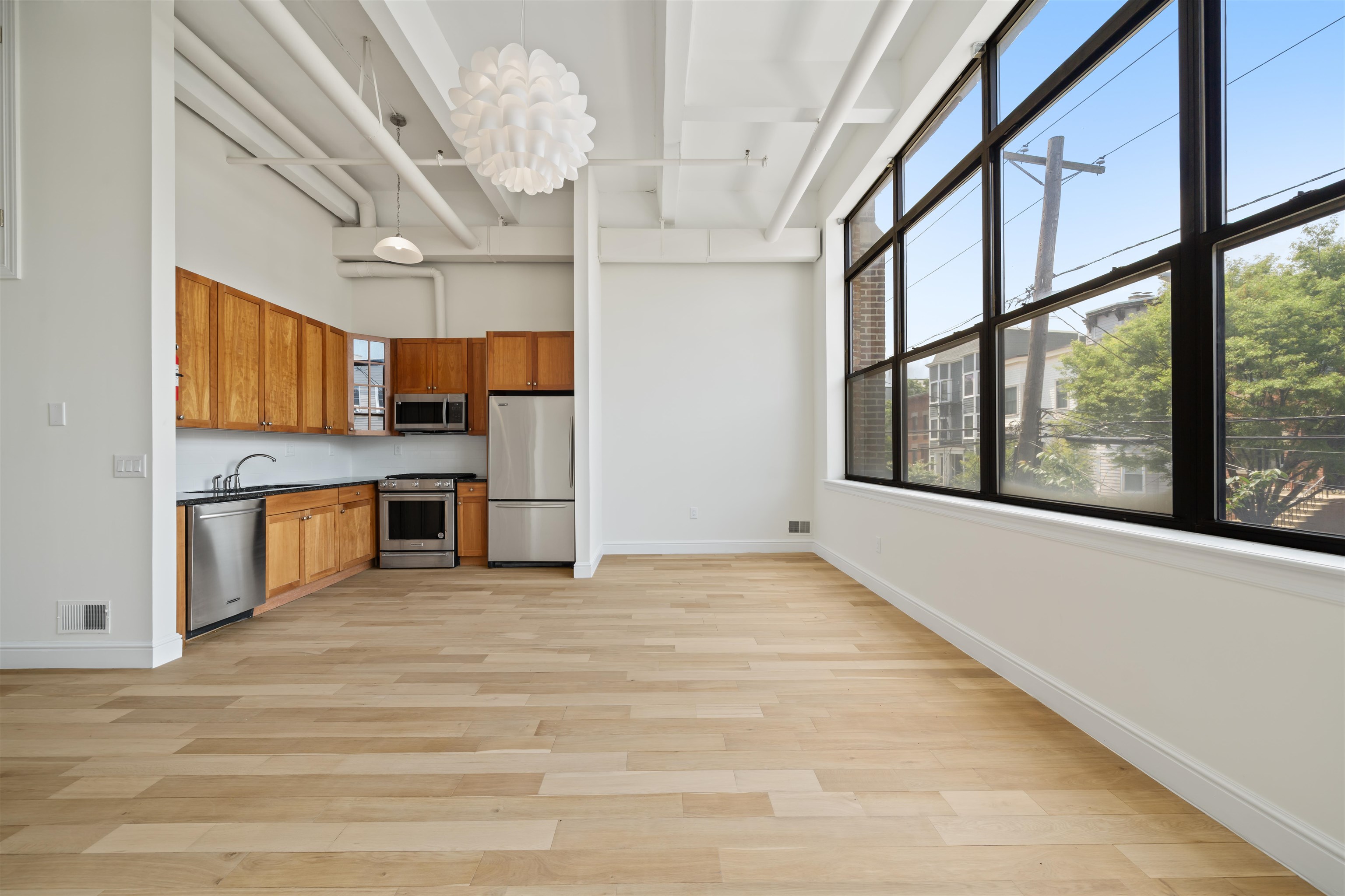 300 COMMUNIPAW AVE Unit: 124