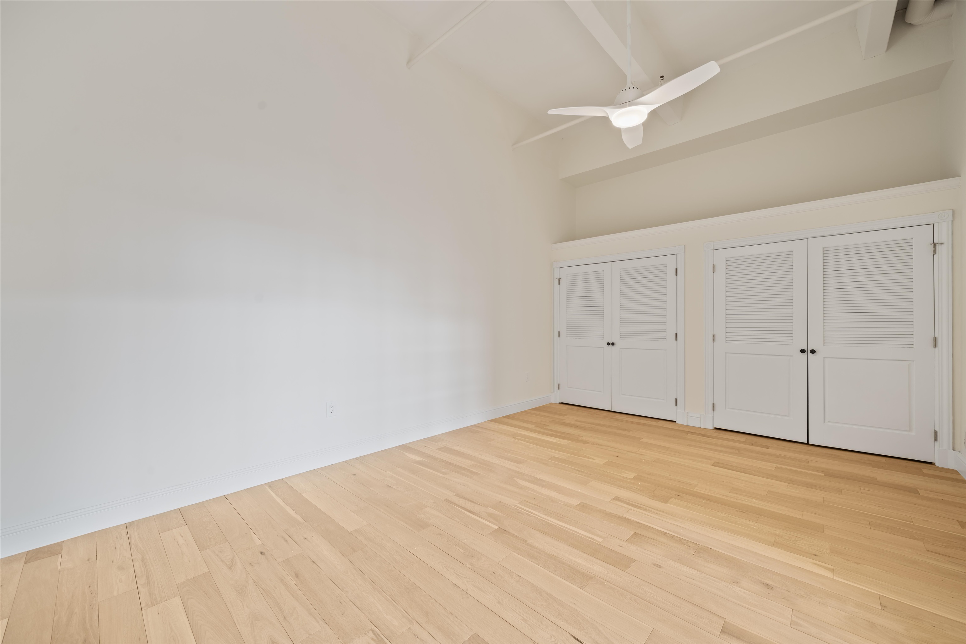 300 COMMUNIPAW AVE Unit: 124
