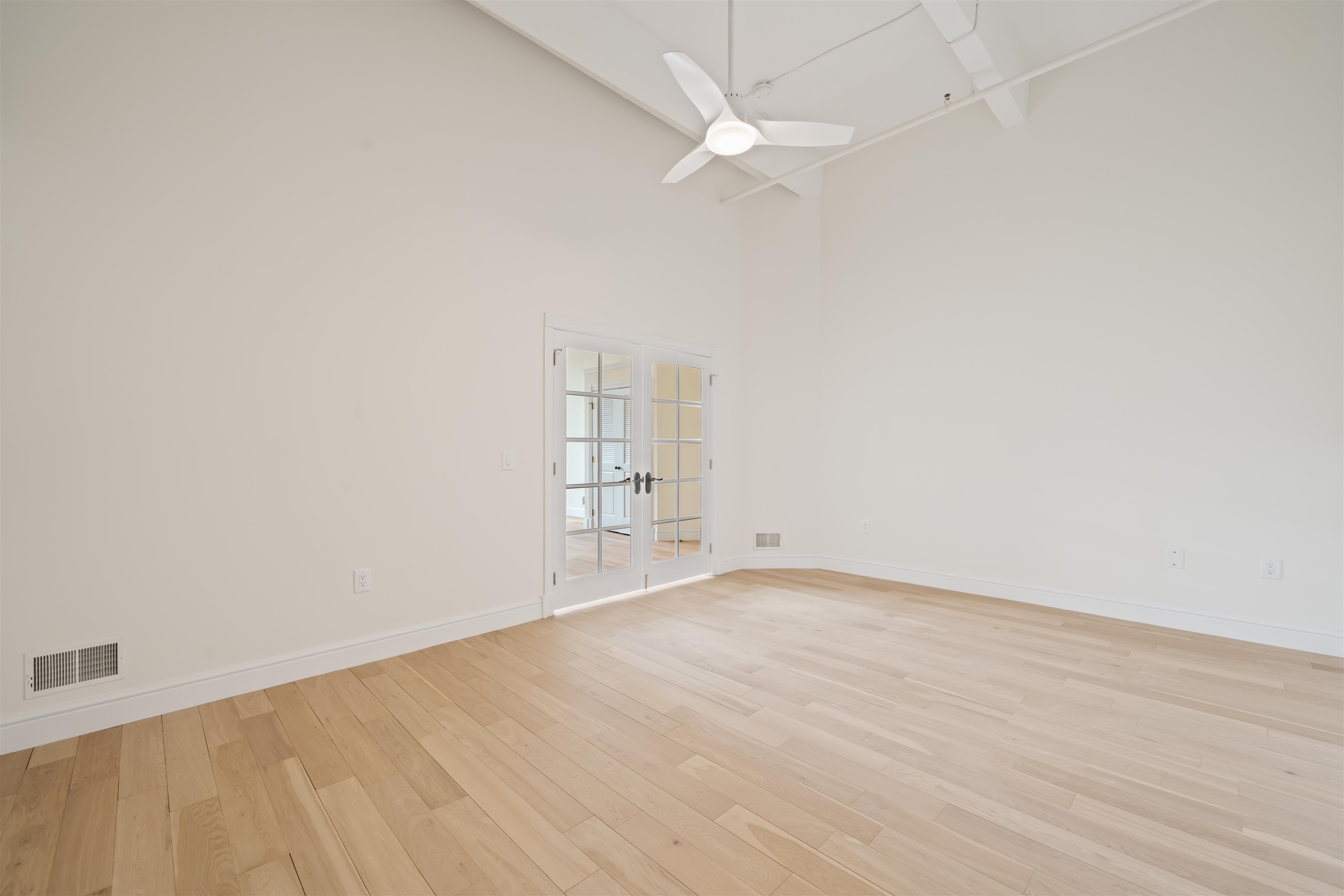 300 COMMUNIPAW AVE Unit: 124