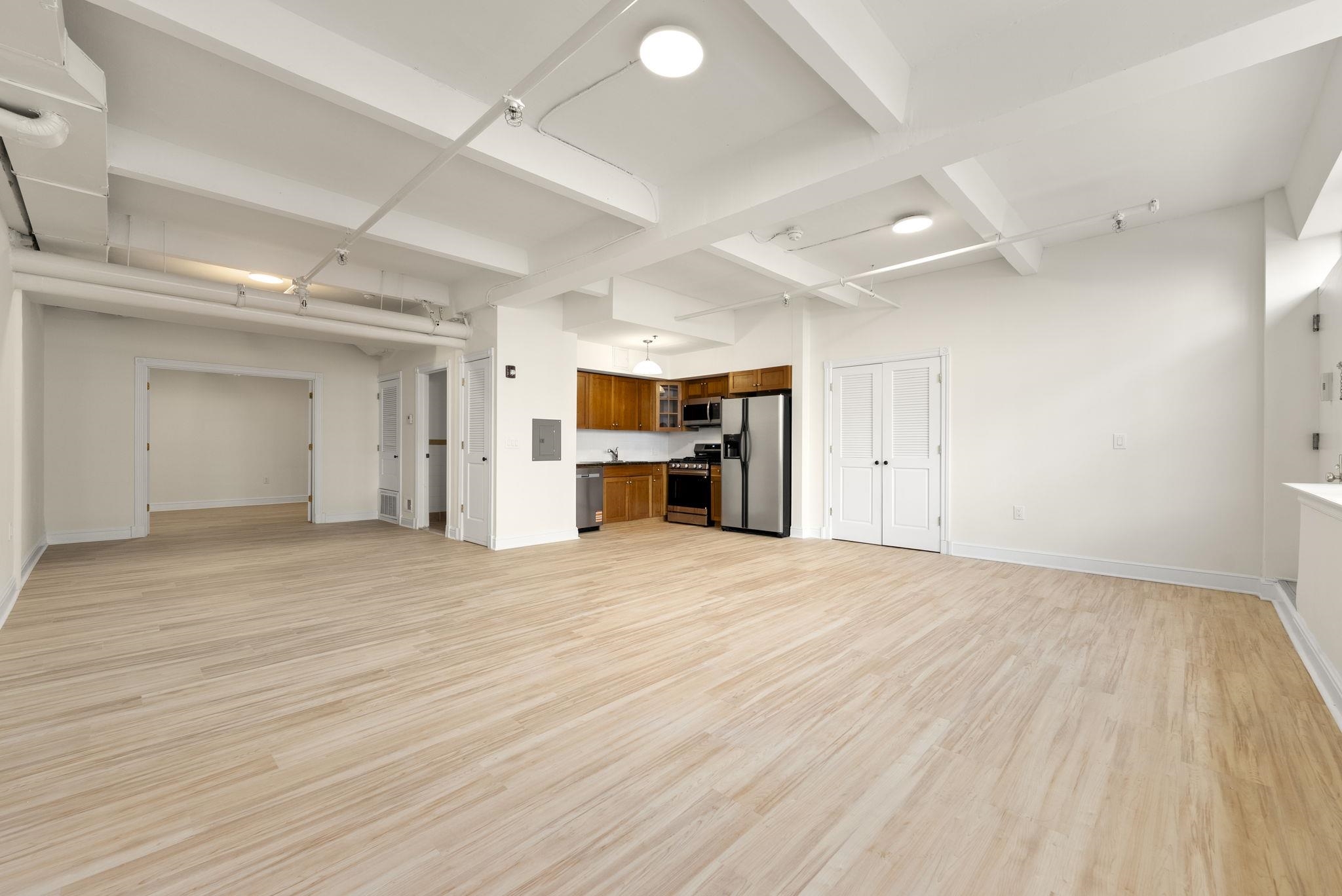 300 COMMUNIPAW AVE Unit: 8