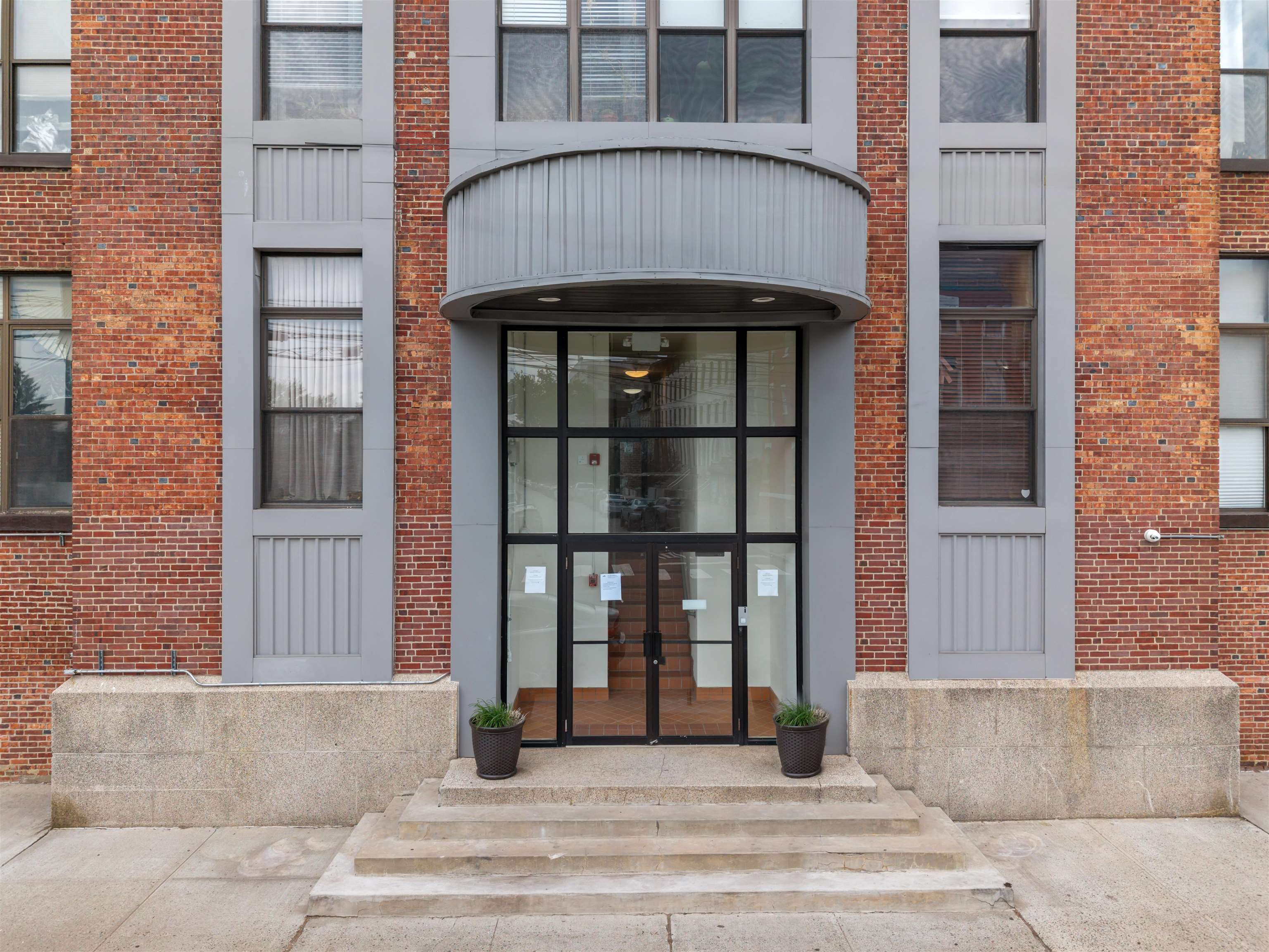 300 COMMUNIPAW AVE Unit: 8