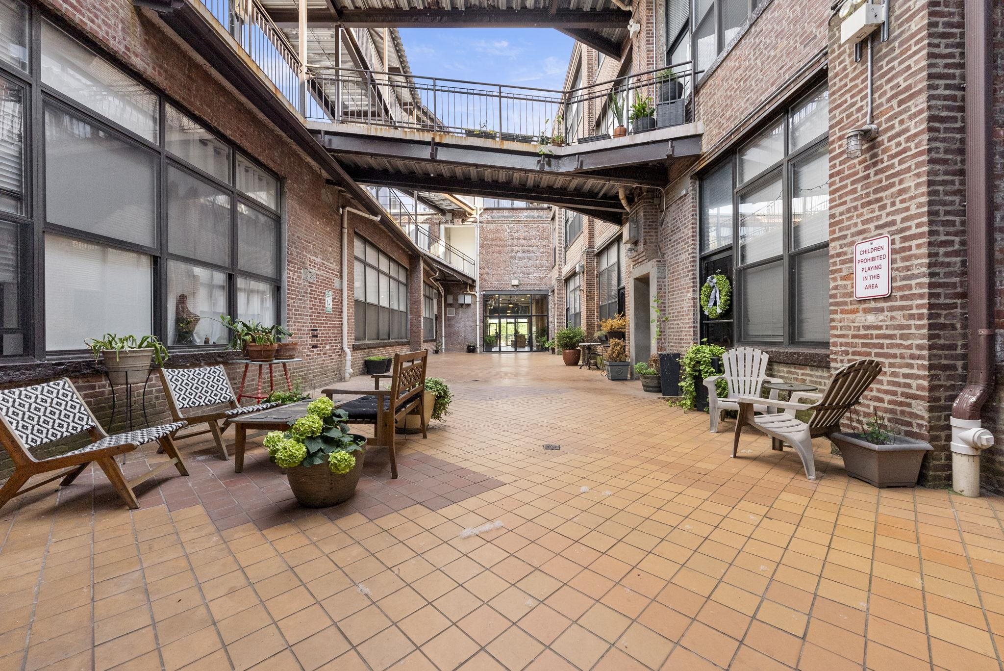 300 COMMUNIPAW AVE Unit: 8