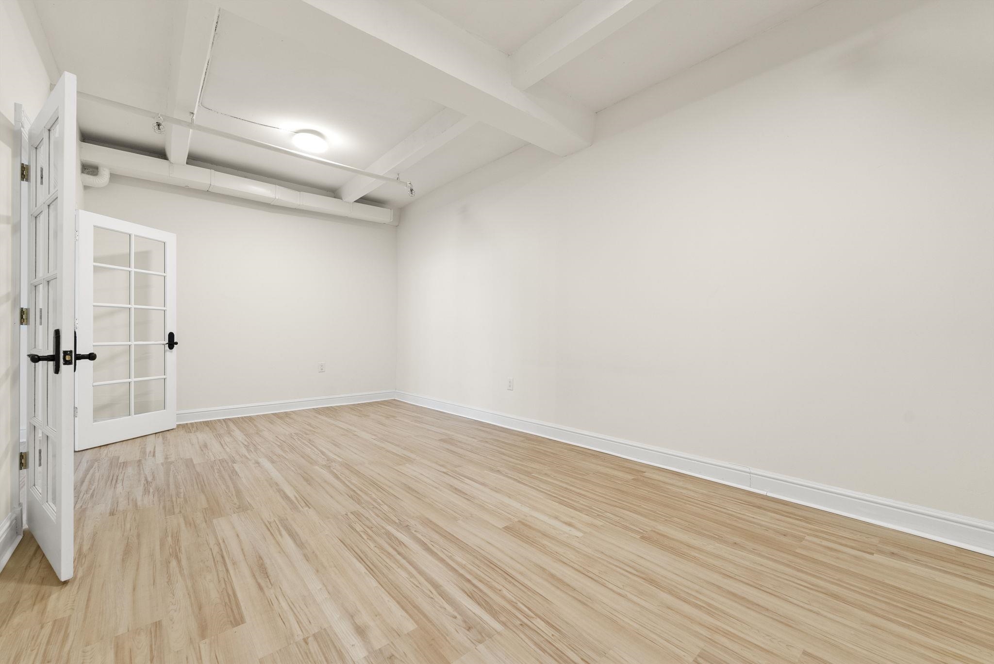 300 COMMUNIPAW AVE Unit: 8