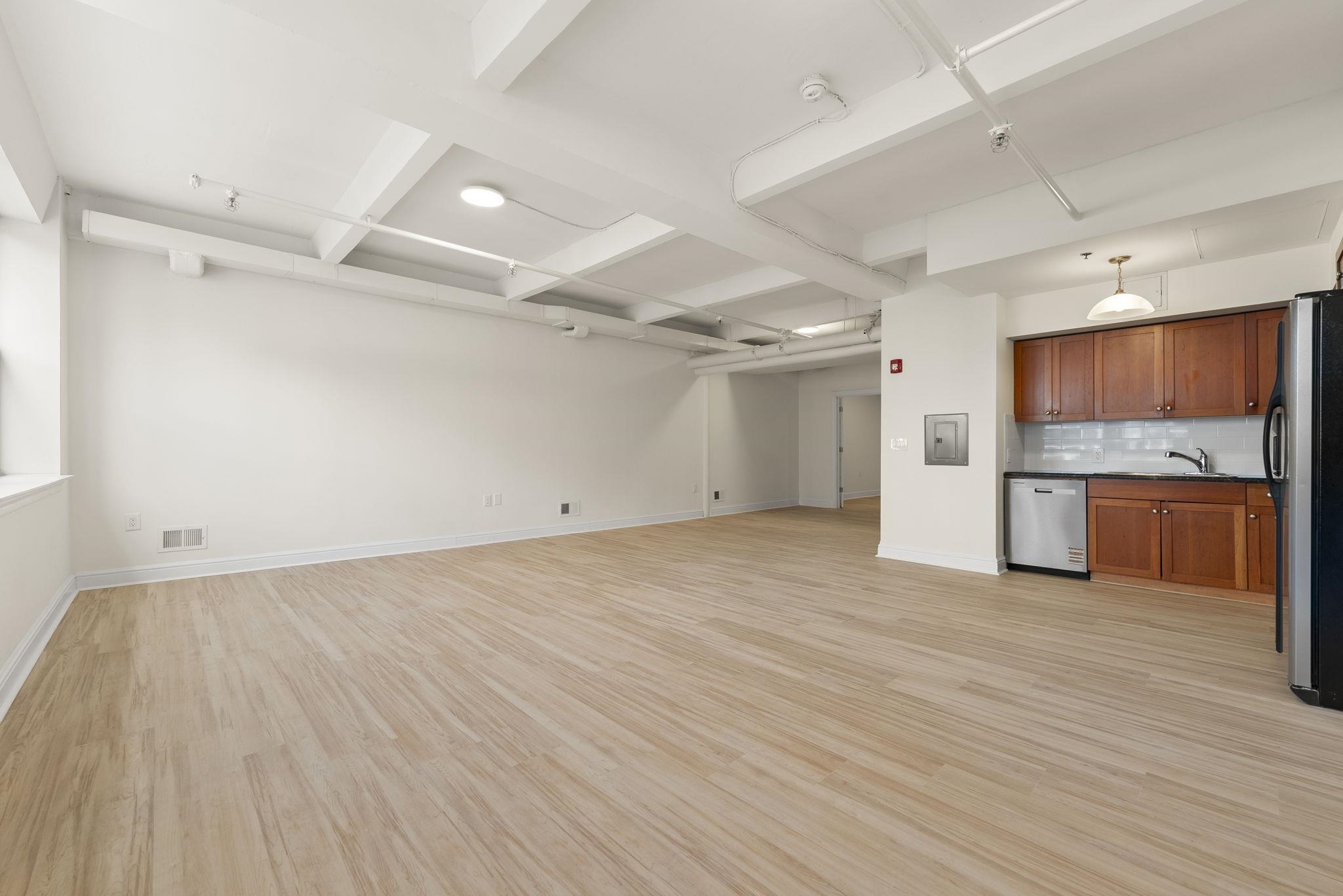300 COMMUNIPAW AVE Unit: 8