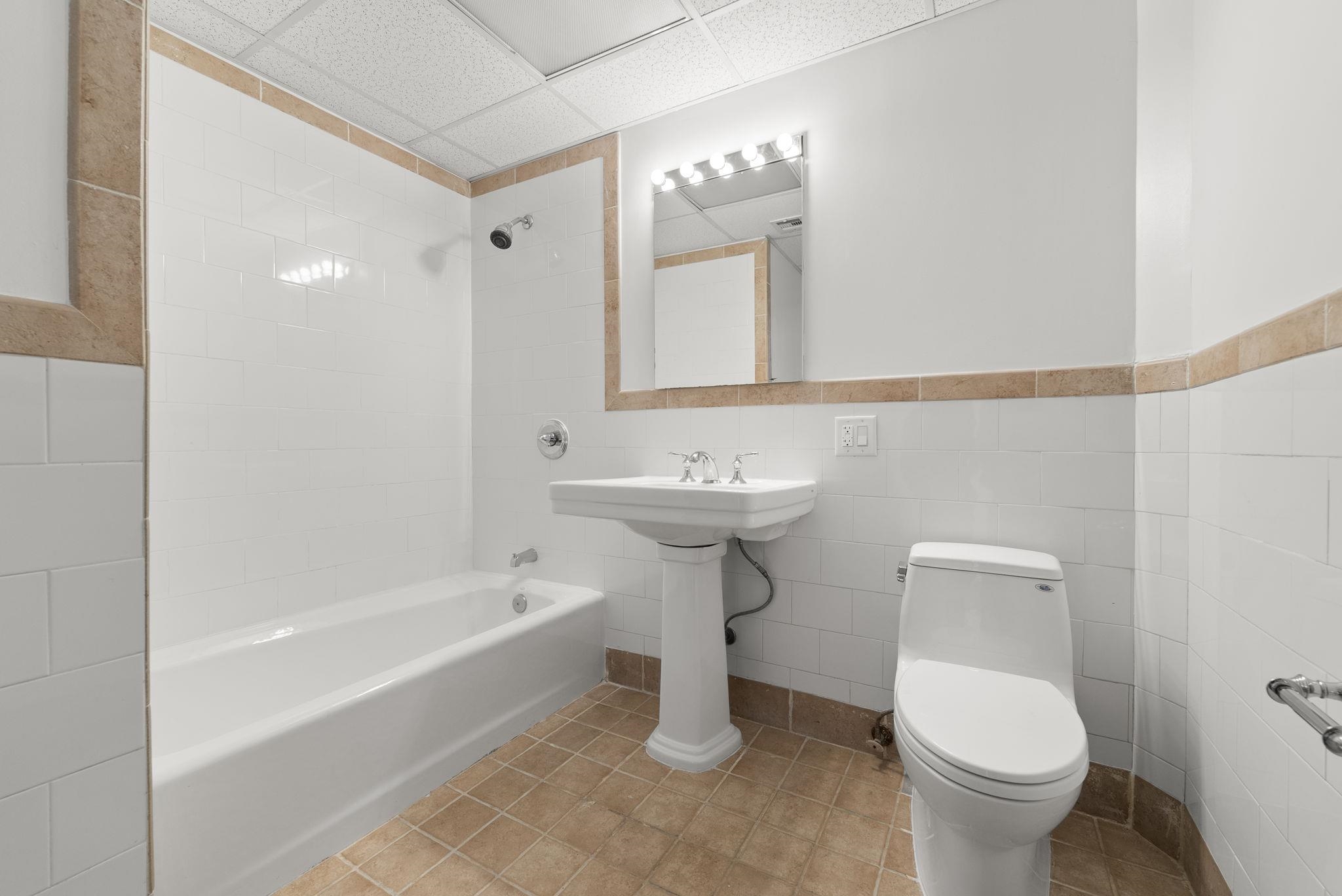 300 COMMUNIPAW AVE Unit: 8