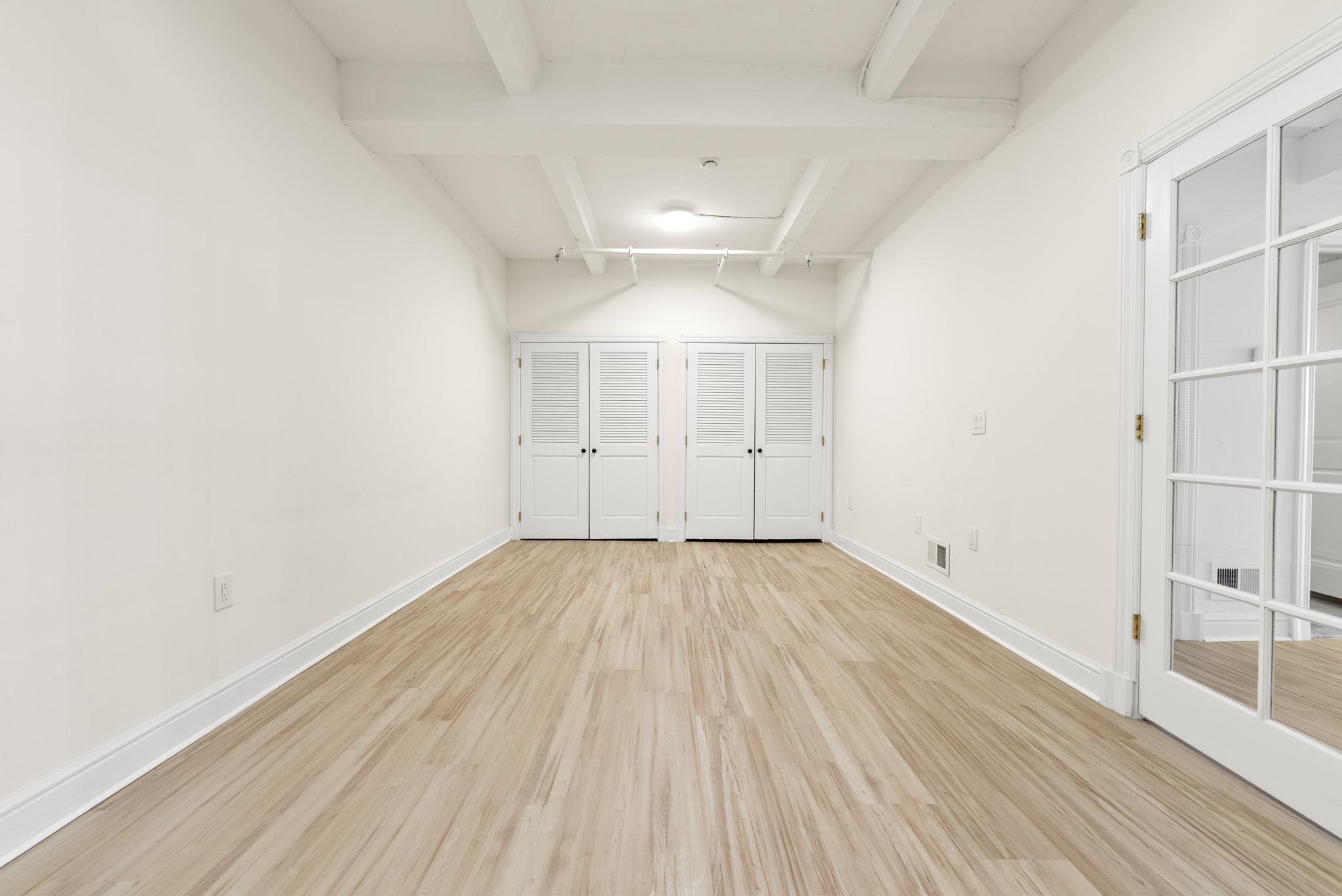 300 COMMUNIPAW AVE Unit: 8