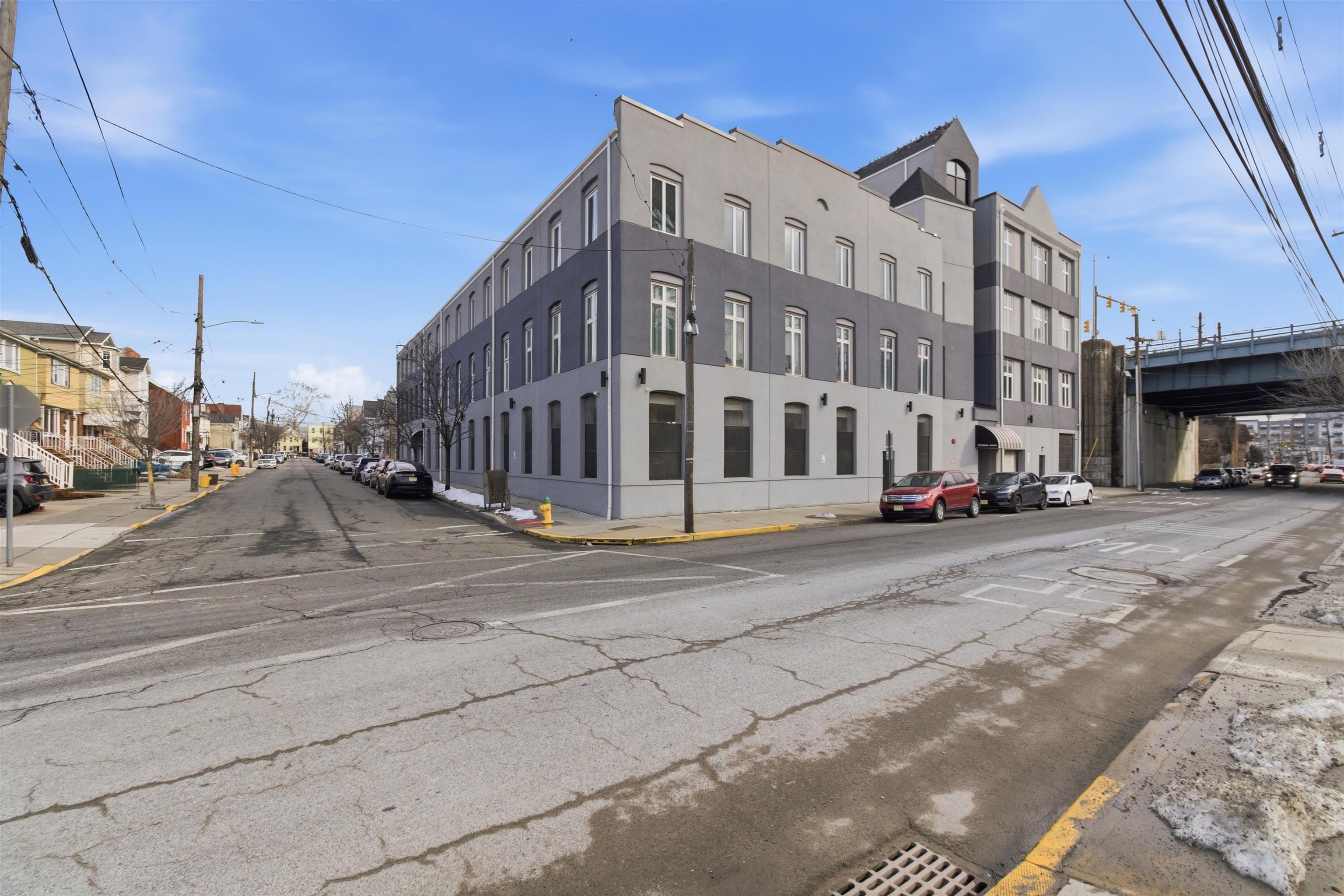 308-310 PASSAIC AVE Unit: 215