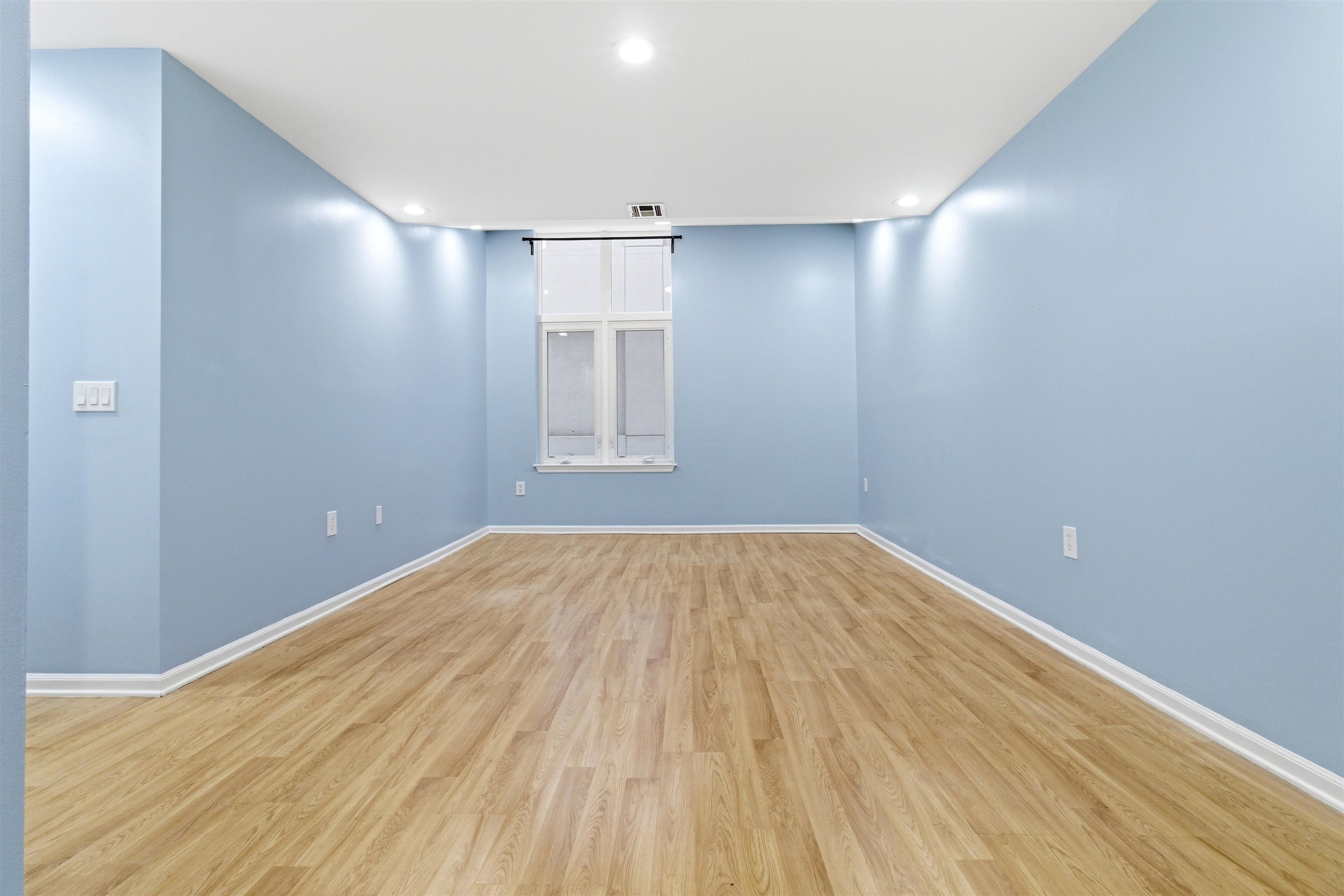 308-310 PASSAIC AVE Unit: 215