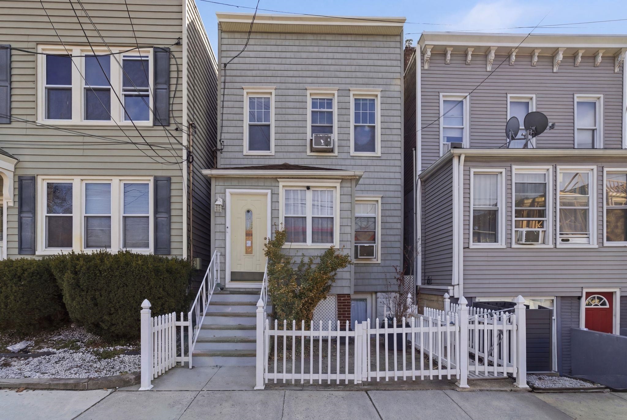 470 MALLORY AVE Unit: 2